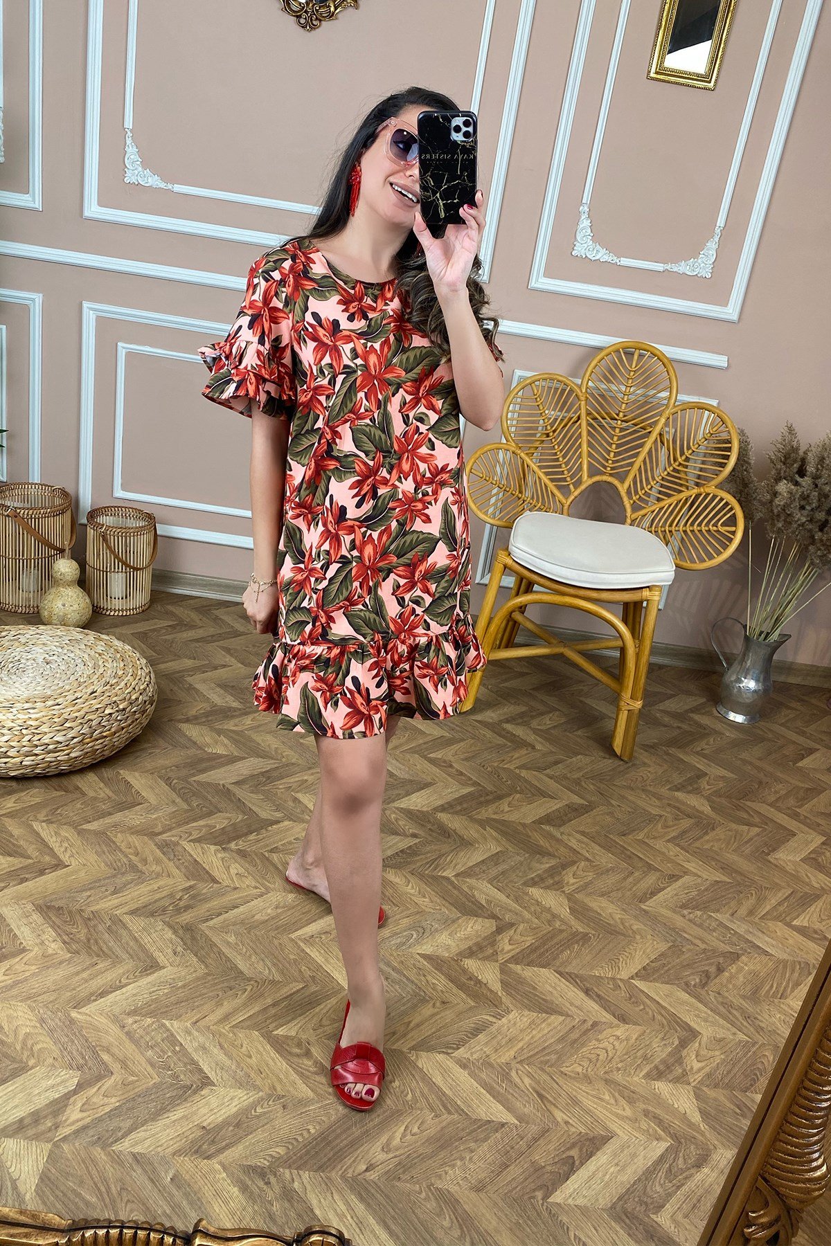 Çiçek Desenli Volanlı Elbise