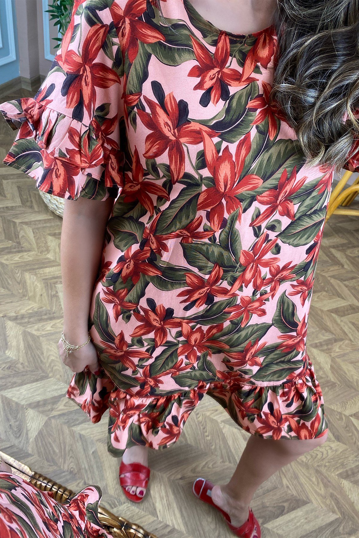 Çiçek Desenli Volanlı Elbise