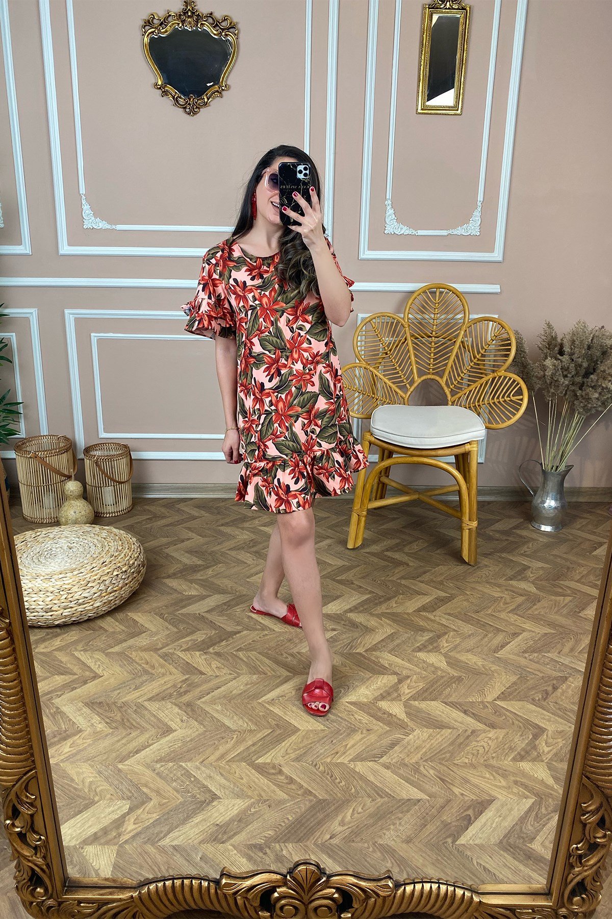 Çiçek Desenli Volanlı Elbise