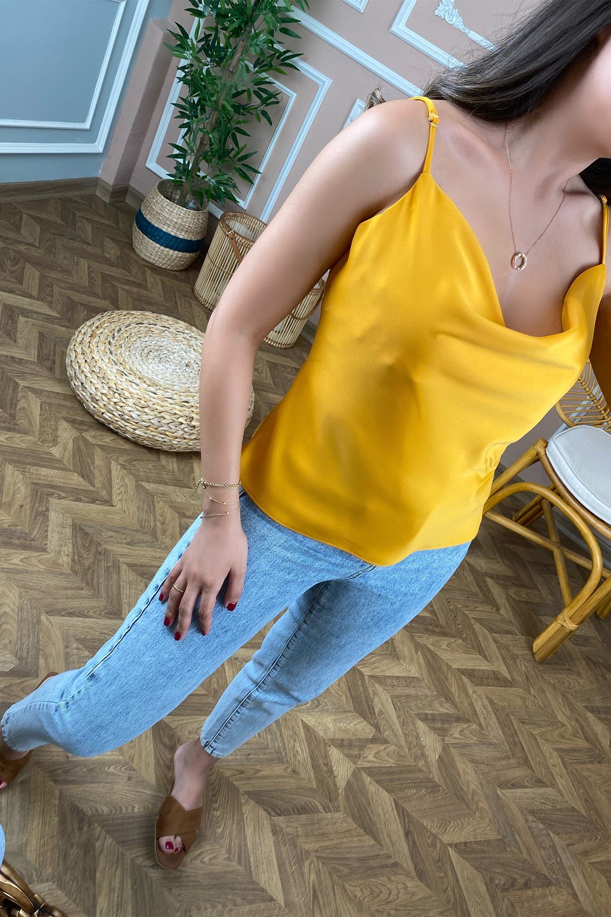 Degaje Yaka Askılı Sarı Bluz
