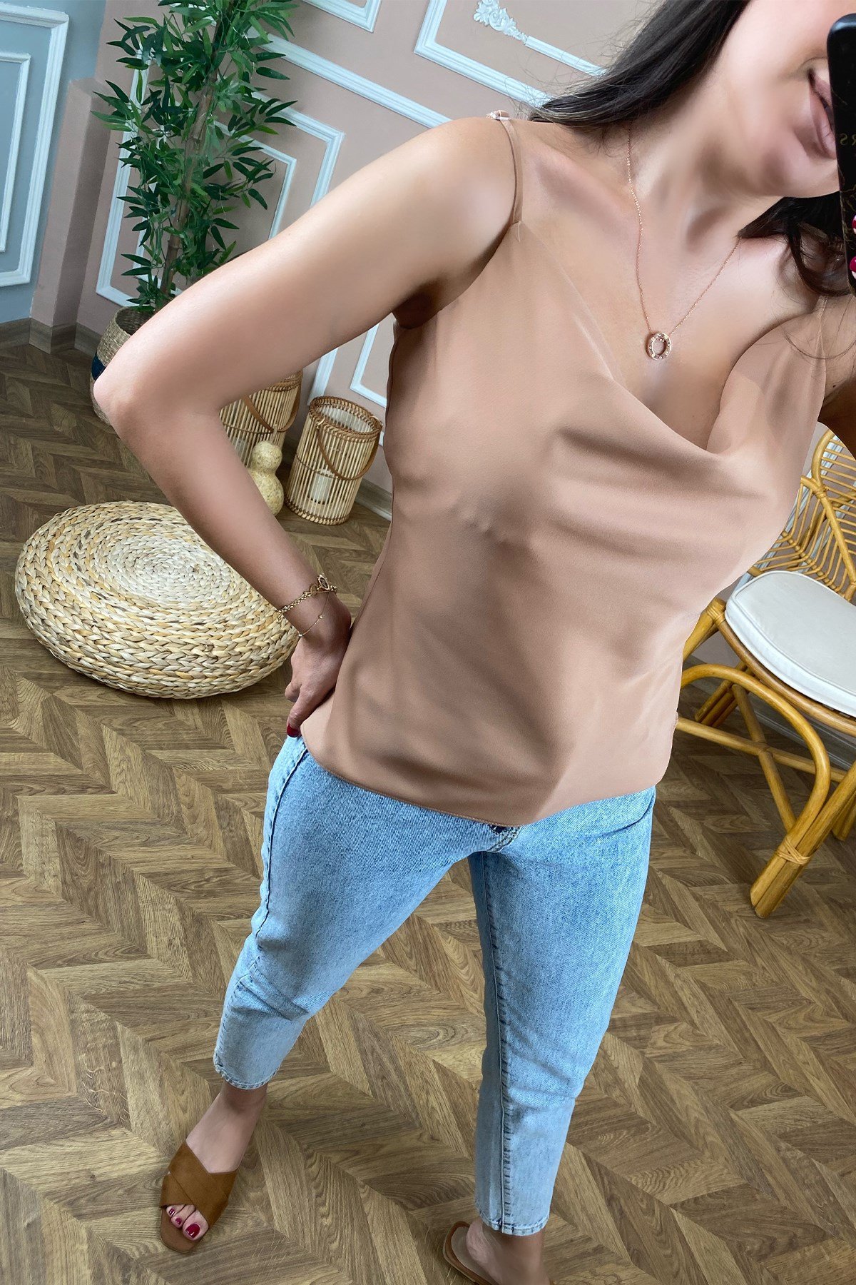 Degaje Yaka Askılı Vizon Bluz