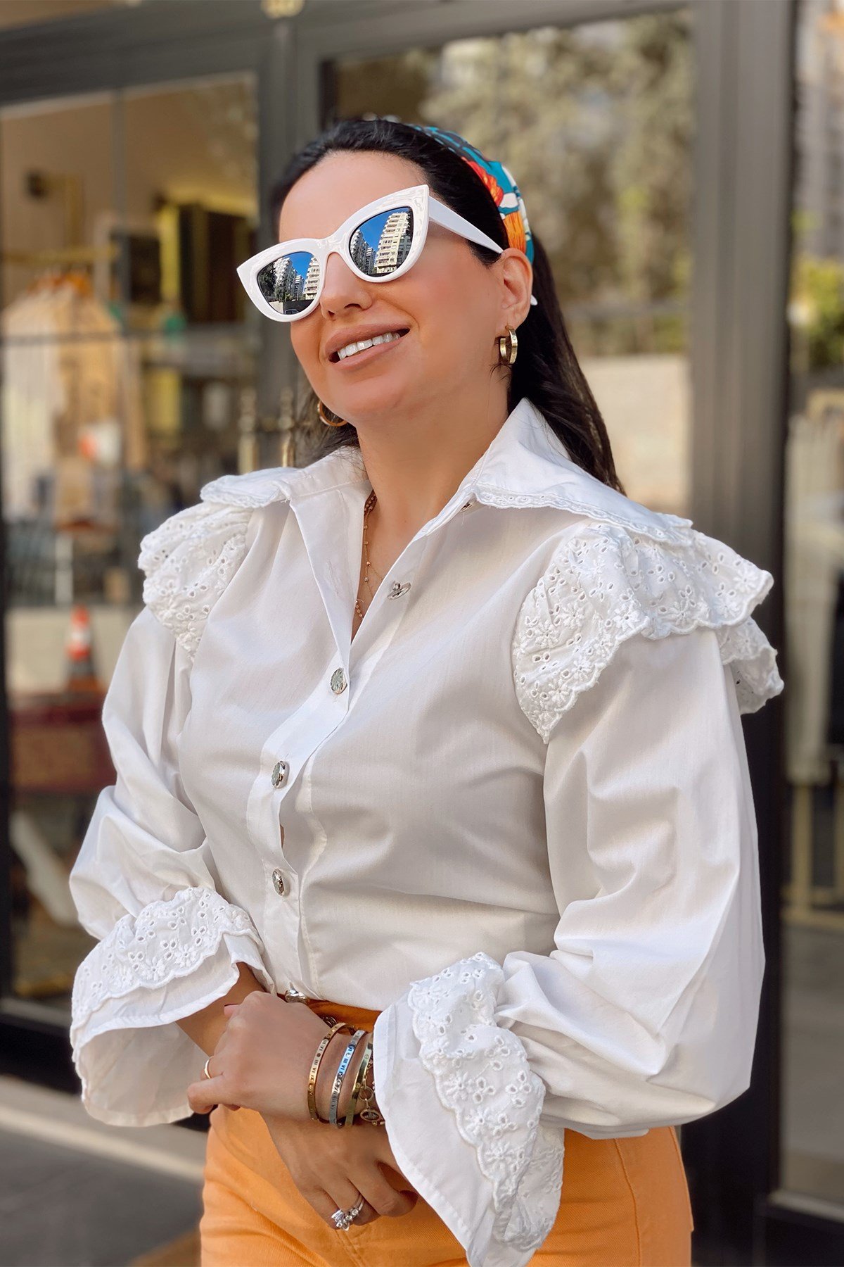 Düğmesi Taşlı Beyaz Gömlek