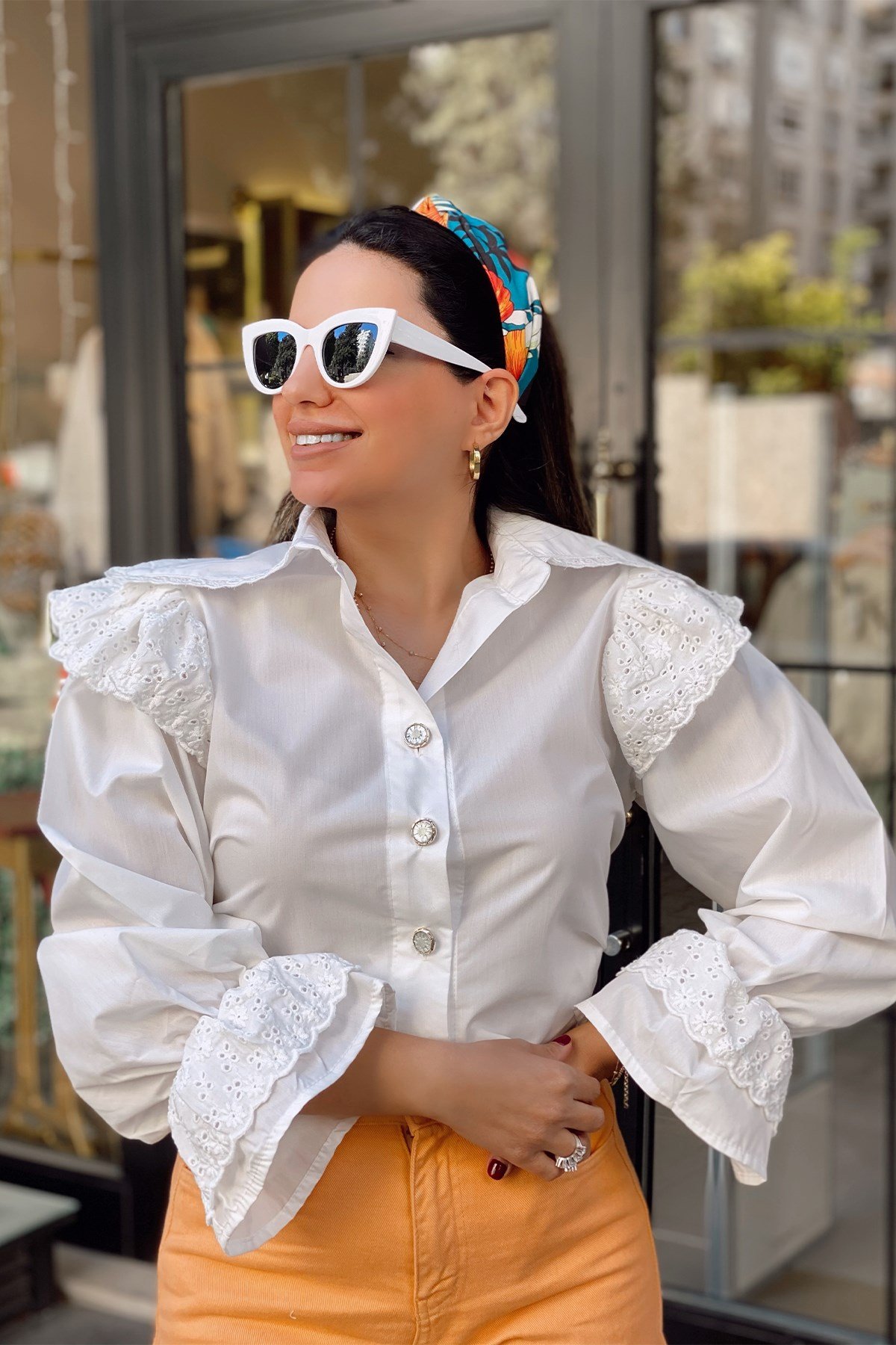 Düğmesi Taşlı Beyaz Gömlek