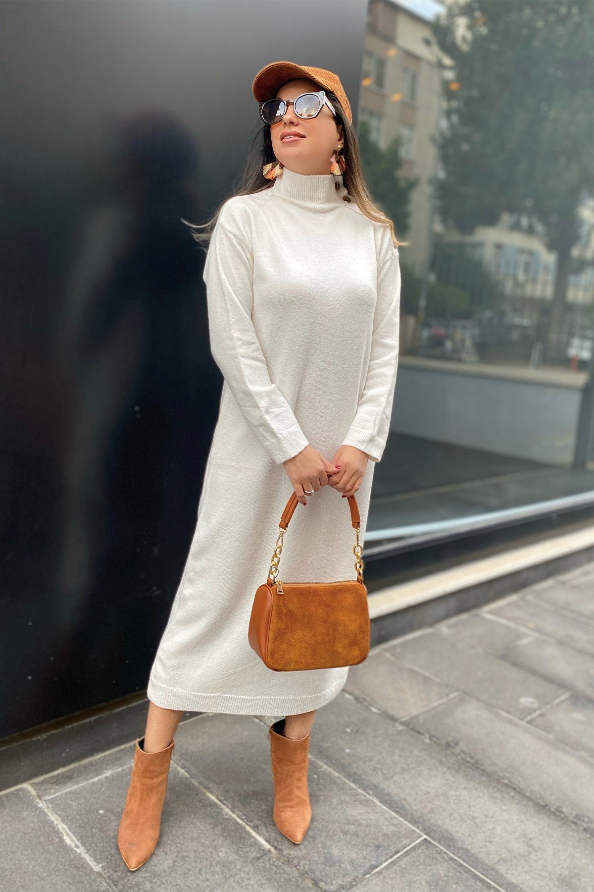 Ekru Boğazı Düğme Detaylı Triko Elbise
