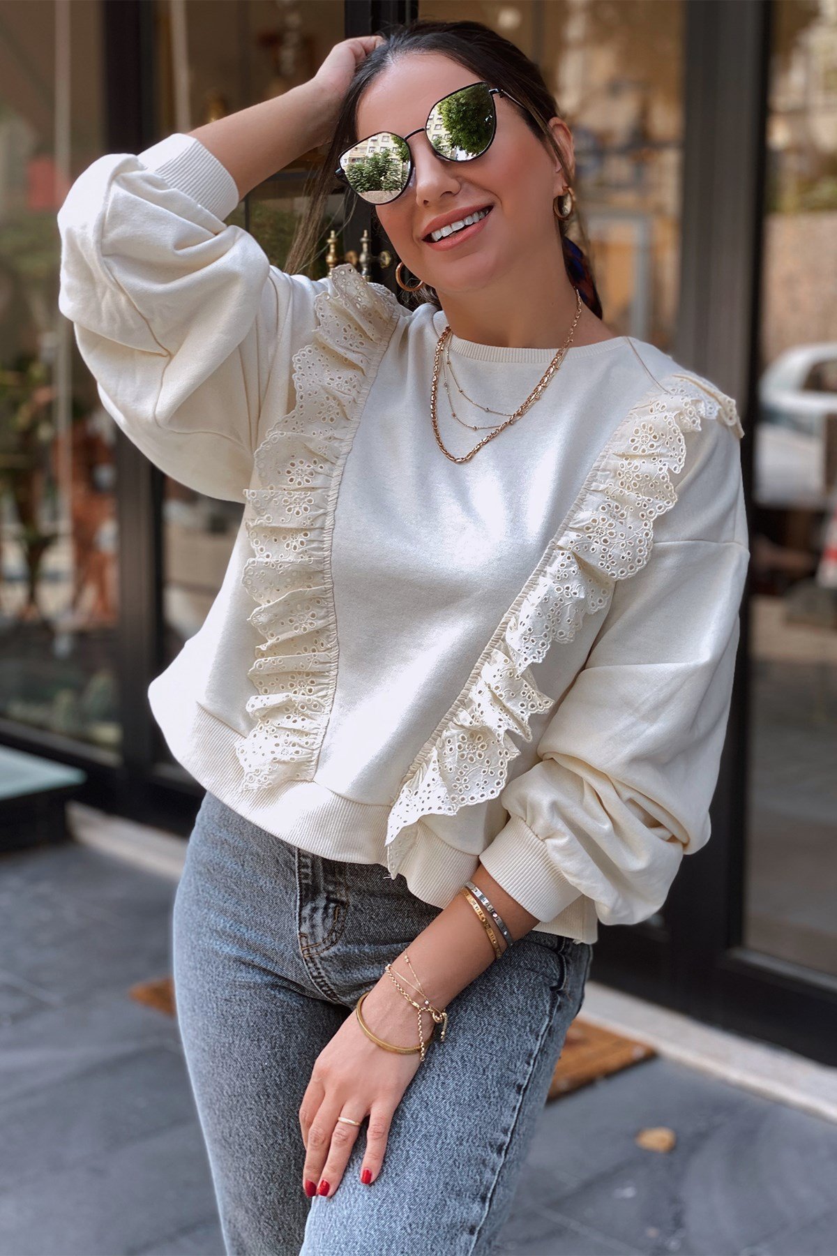 Ekru Dantel Detaylı Volanlı Sweat