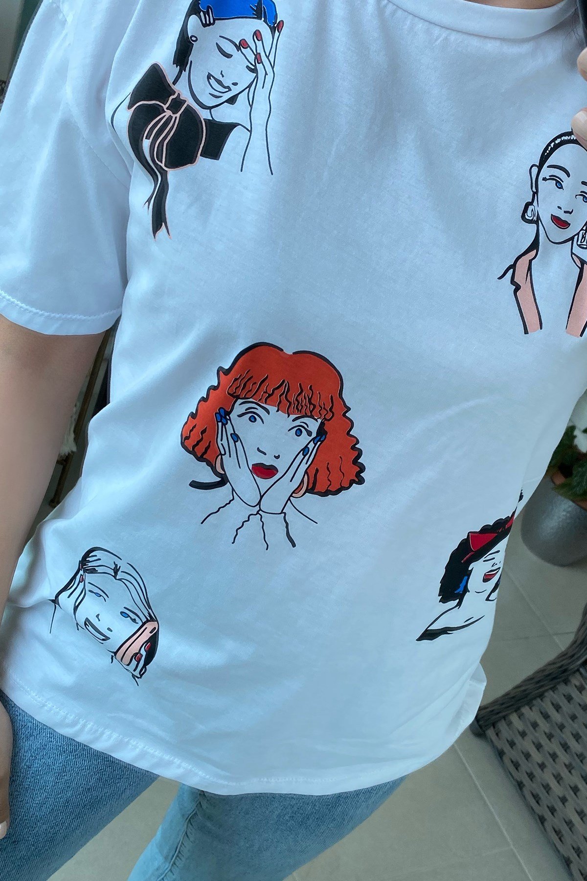 Figürlü Beyaz Tshirt