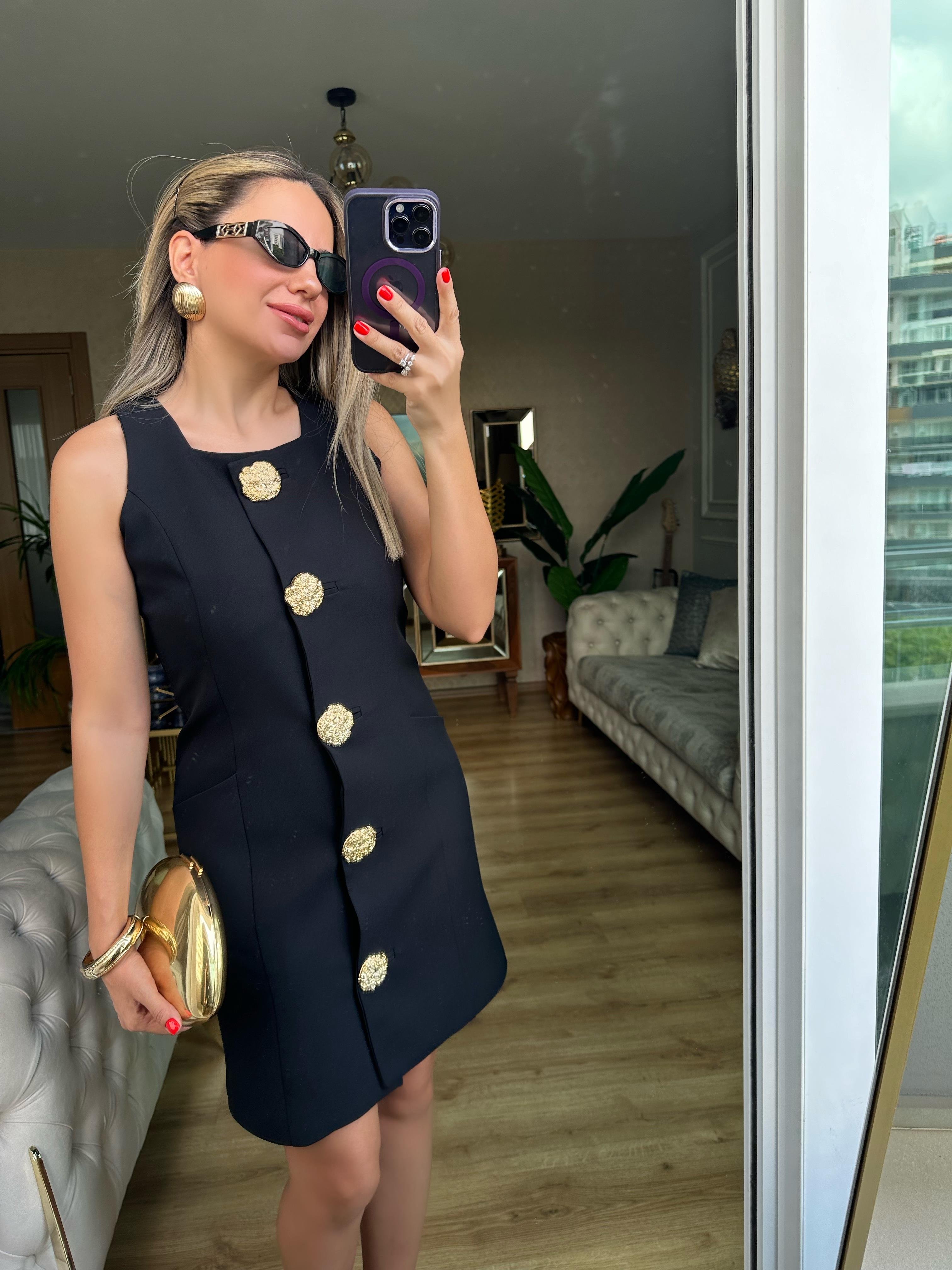 Gold Düğme Detaylı Siyah Elbise