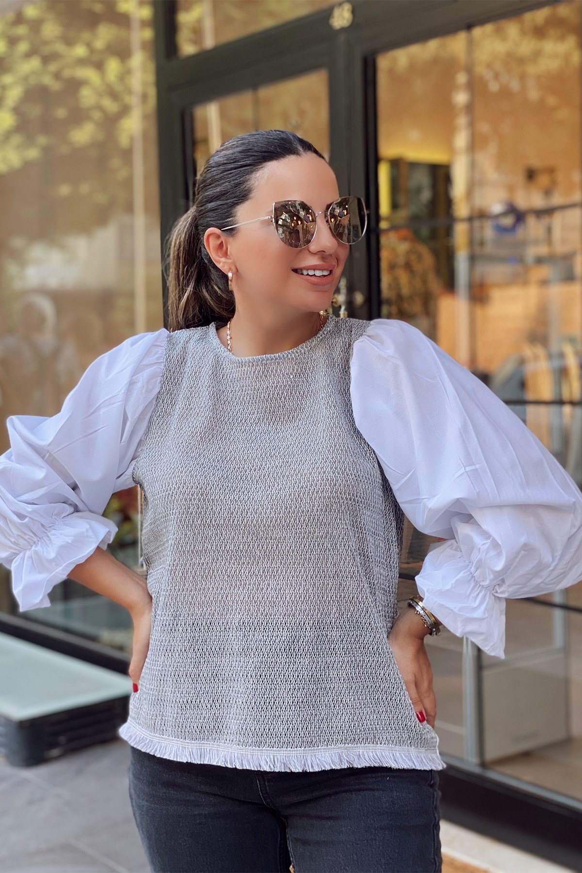 Gri Beyaz Kol Detaylı Bluz