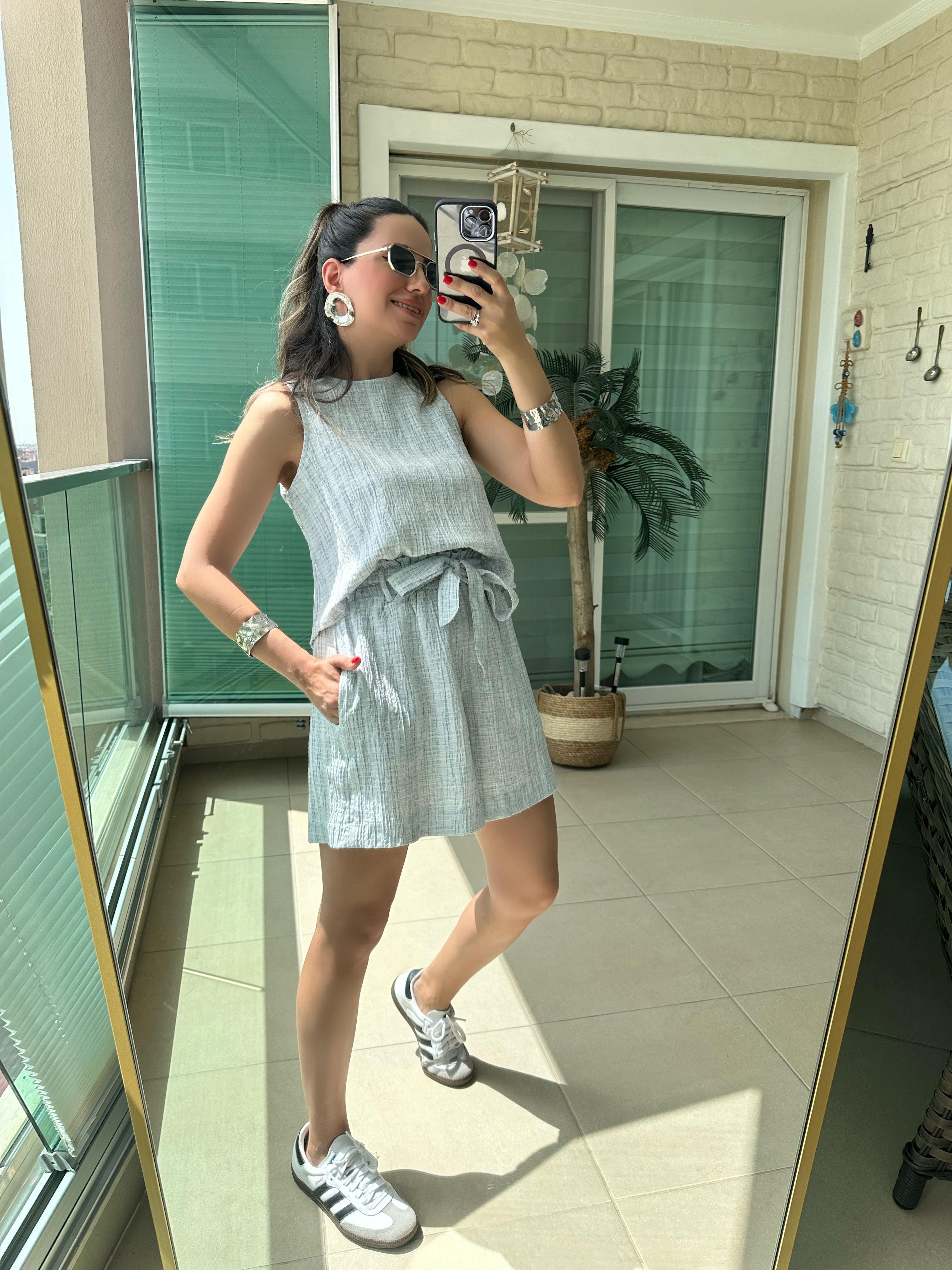 Gri Renk Şort Bluz Takım