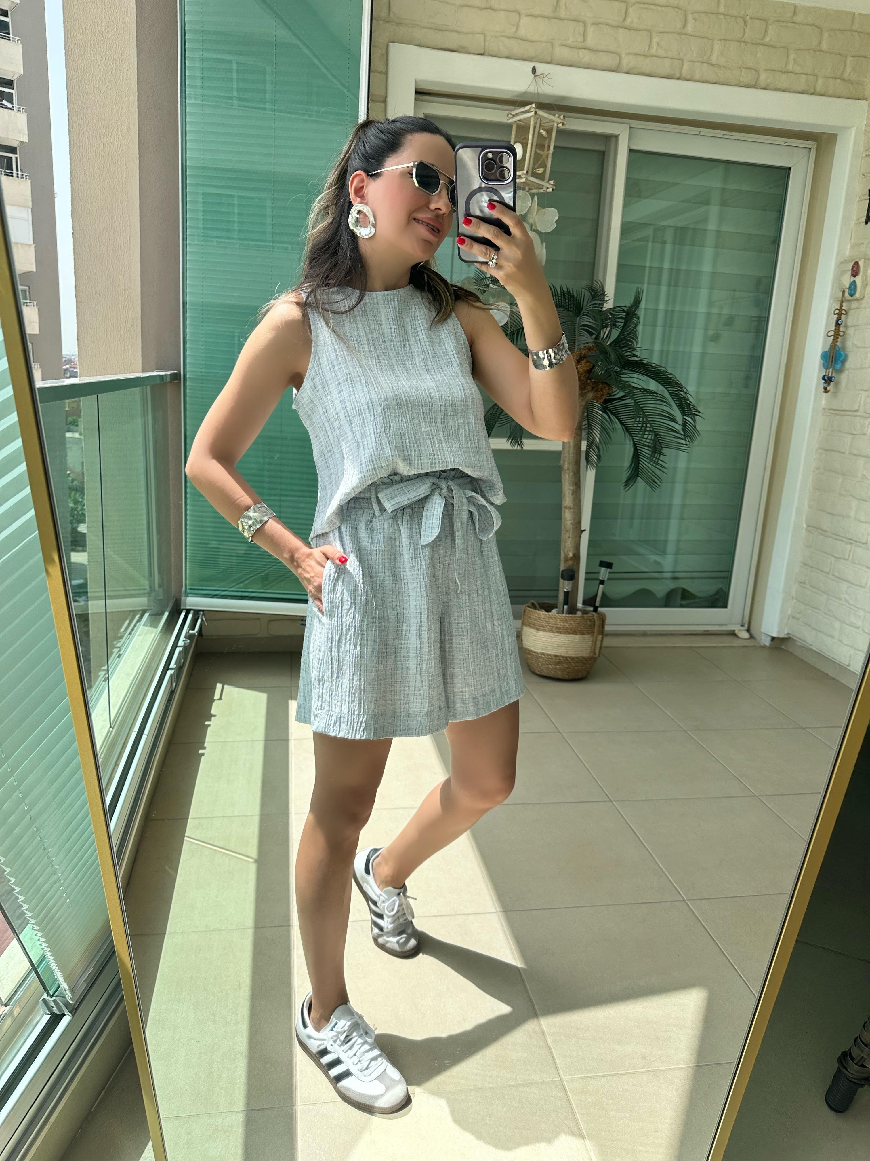 Gri Renk Şort Bluz Takım