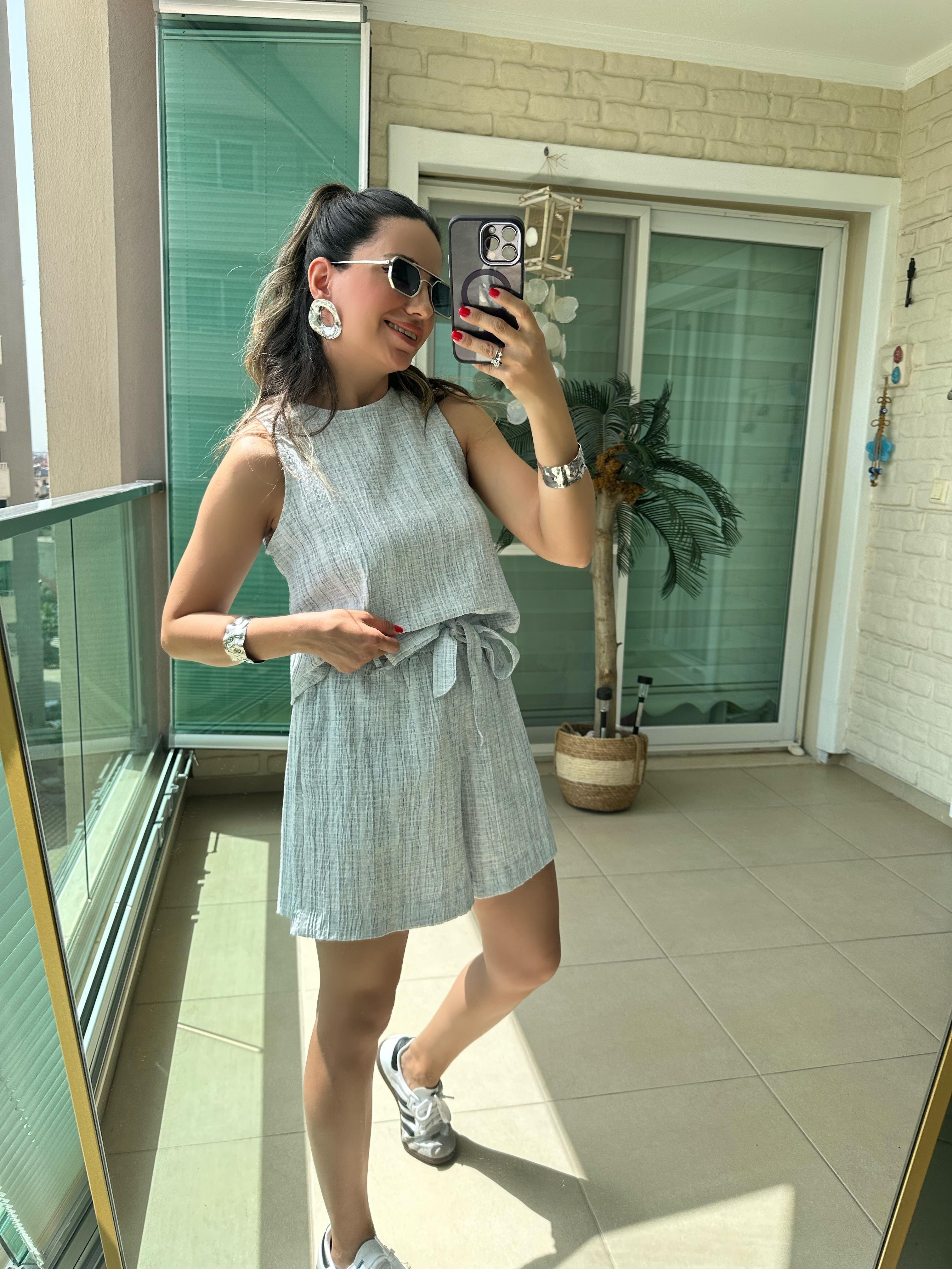 Gri Renk Şort Bluz Takım