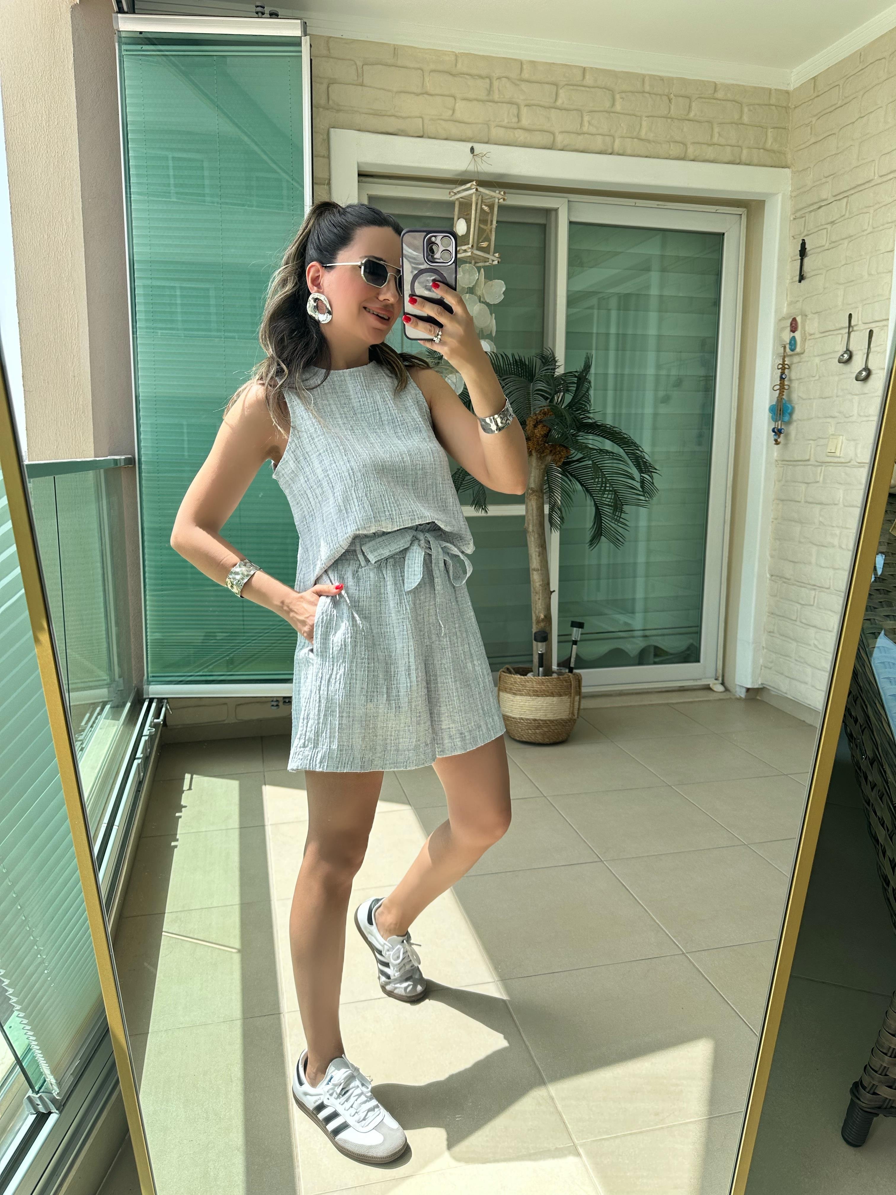 Gri Renk Şort Bluz Takım