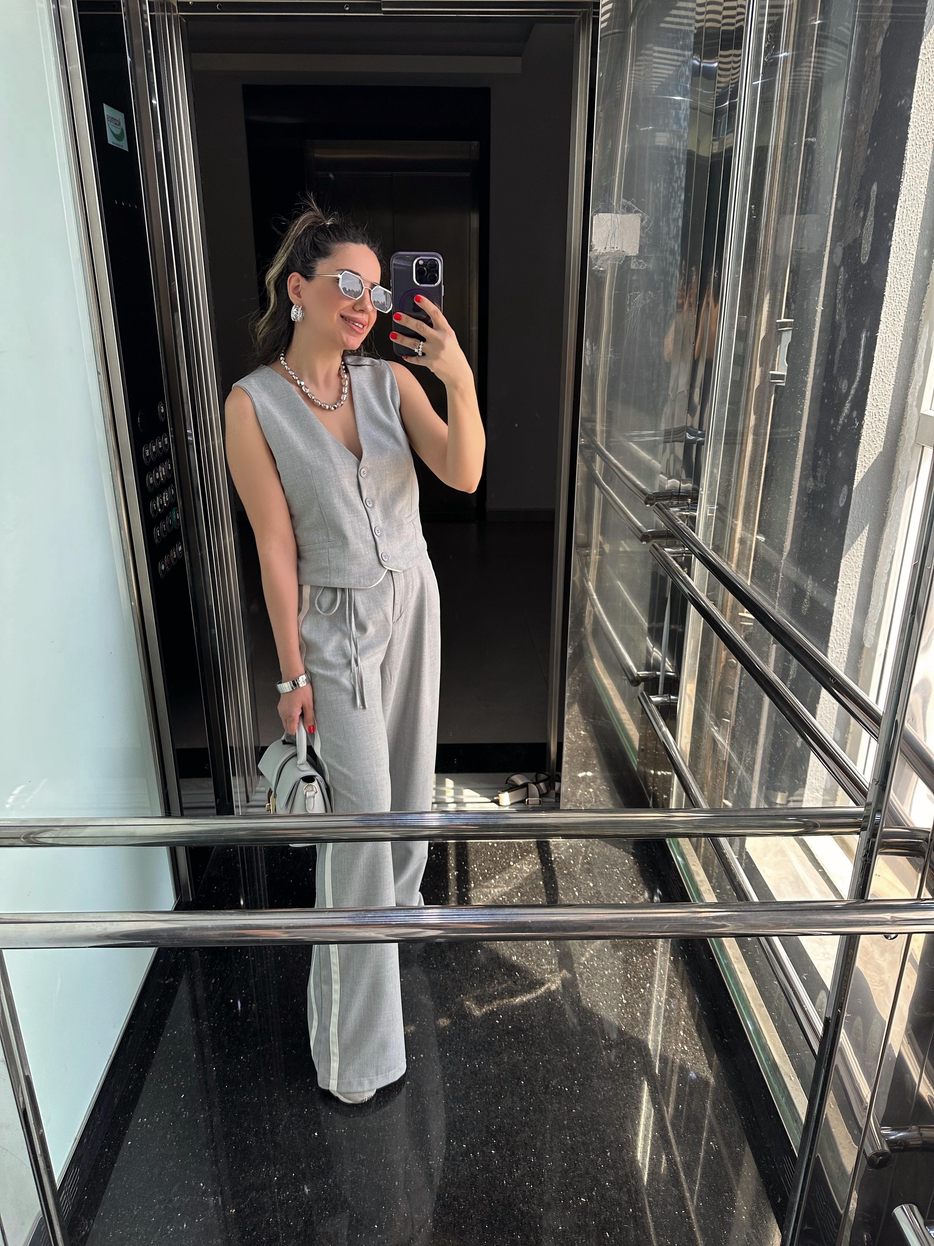 Gri Yanları Şeritli Yelek Pantolon Takım
