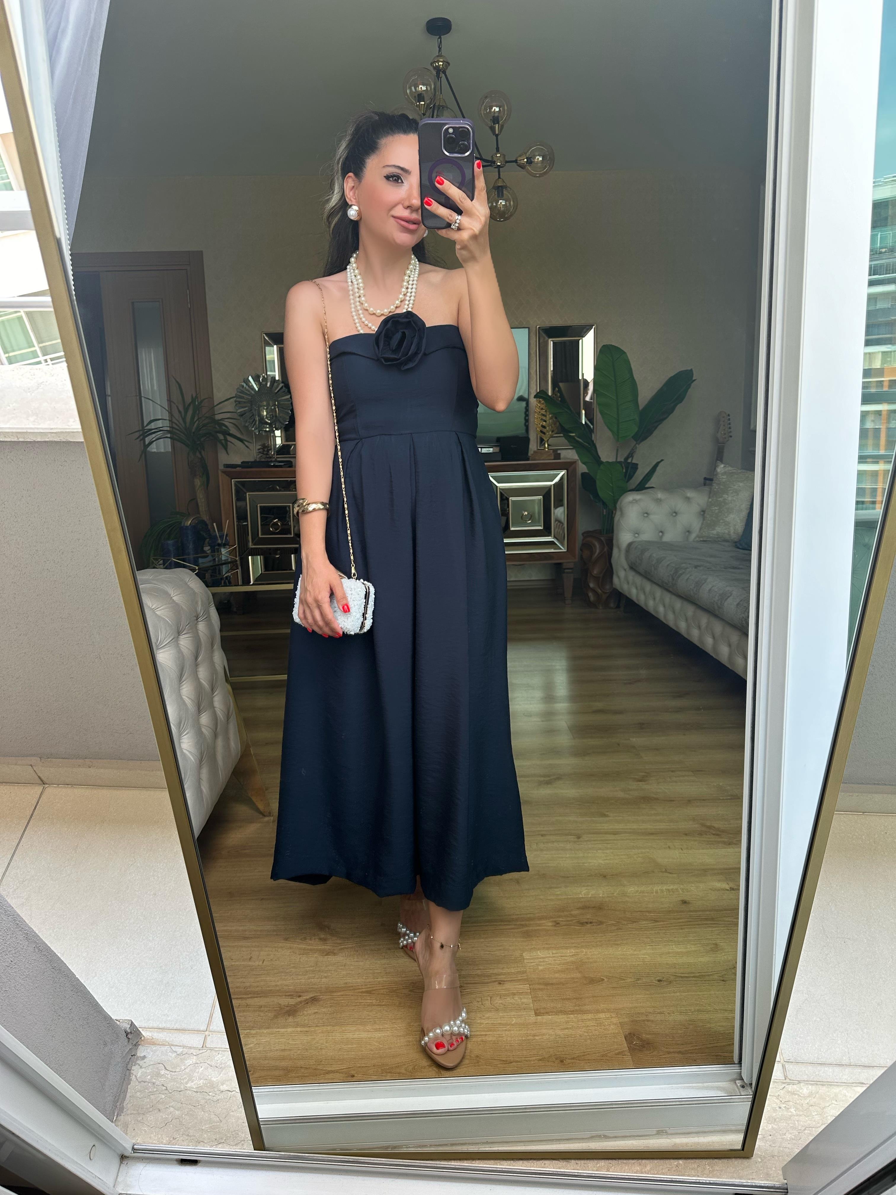 Gül Broş Detaylı Lacivert Straplez Elbise