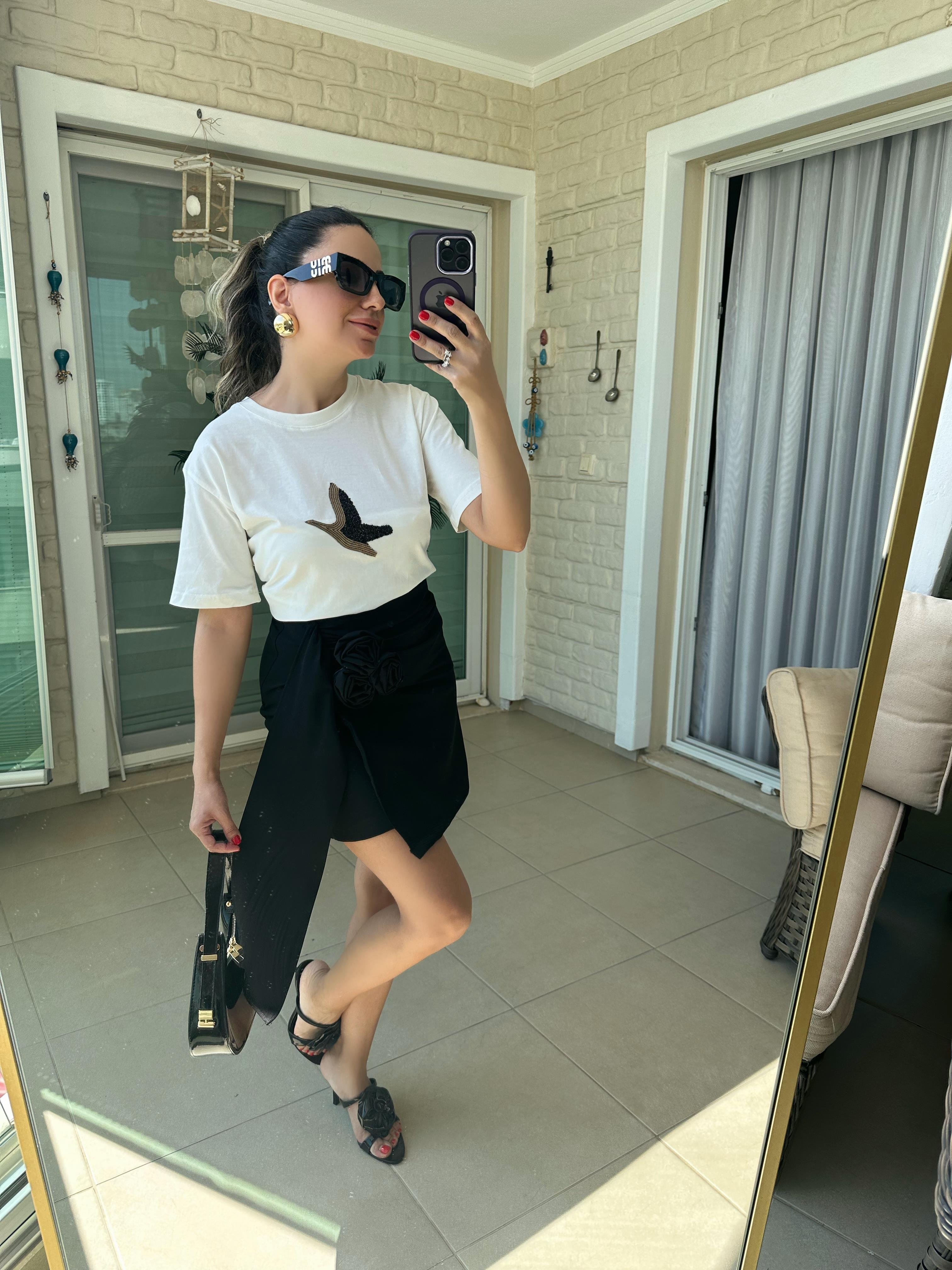 Gül Detaylı Siyah Etek