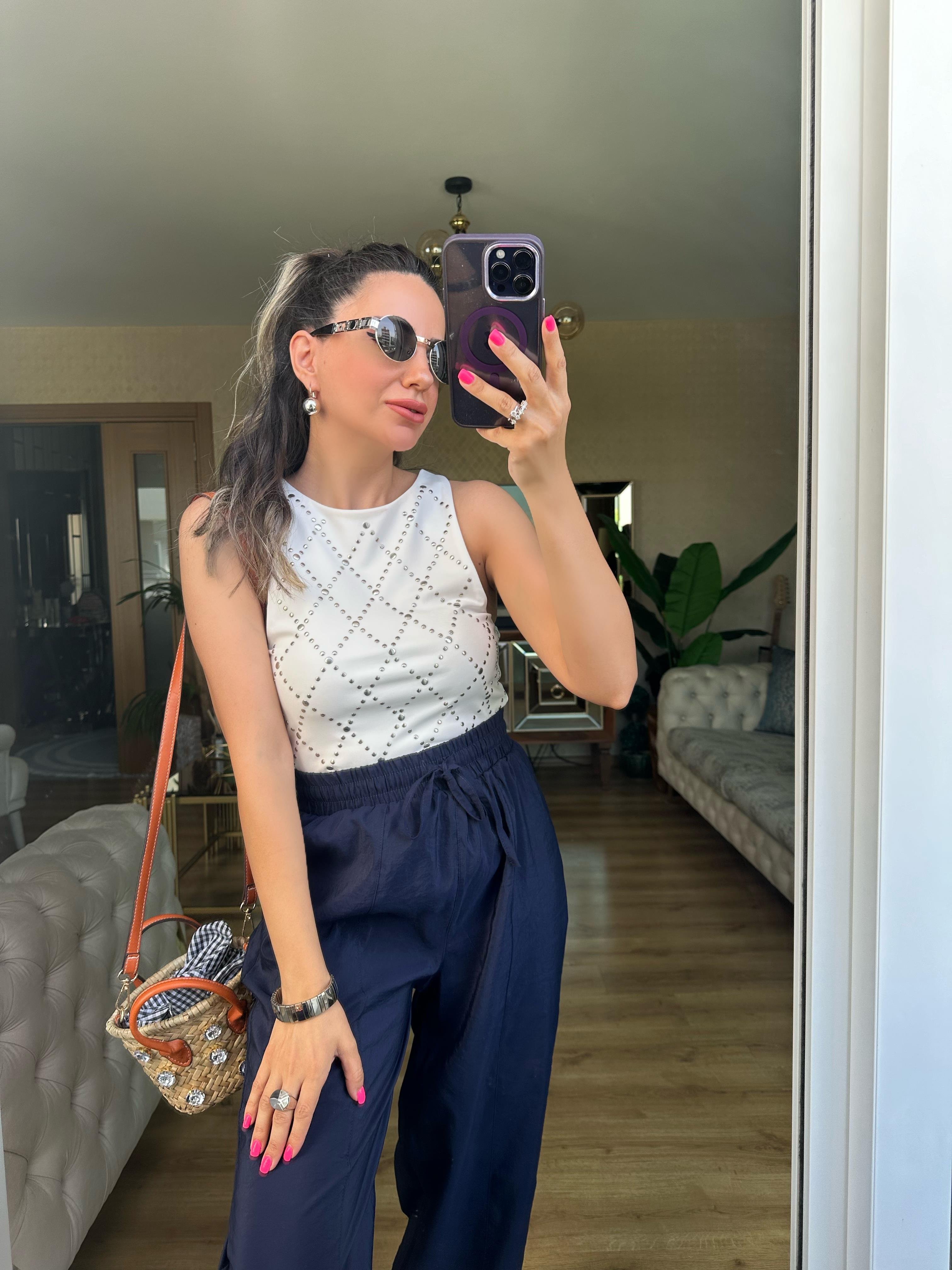 Gümüş Pimli Beyaz Atlet