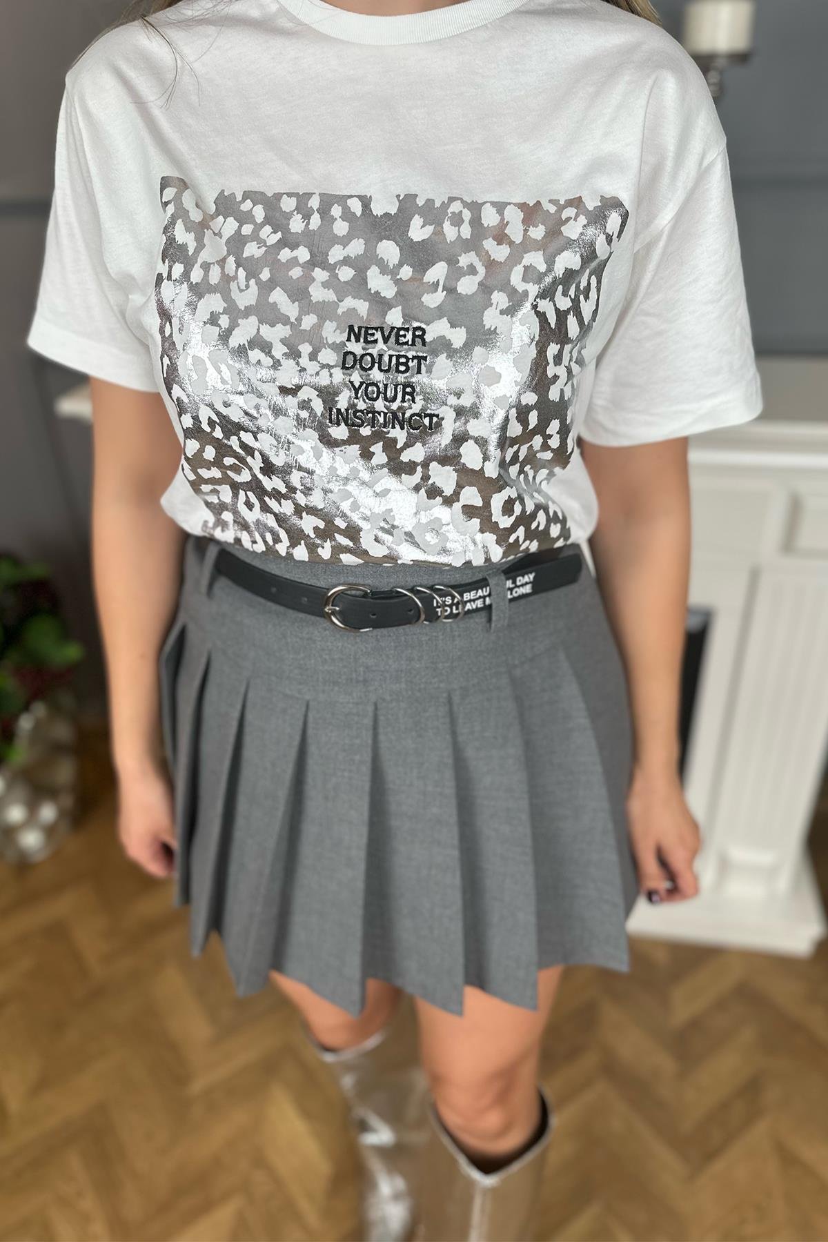 Gümüş Varak Detaylı Tshirt