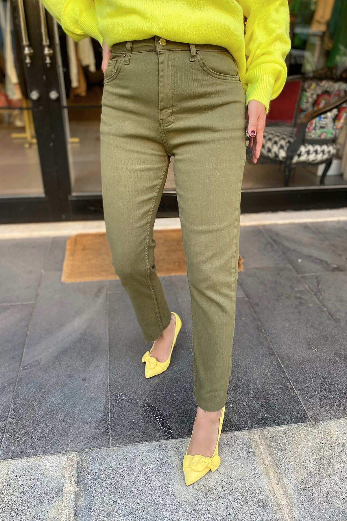 Haki Yeşil Paçası Kesik Pantolon