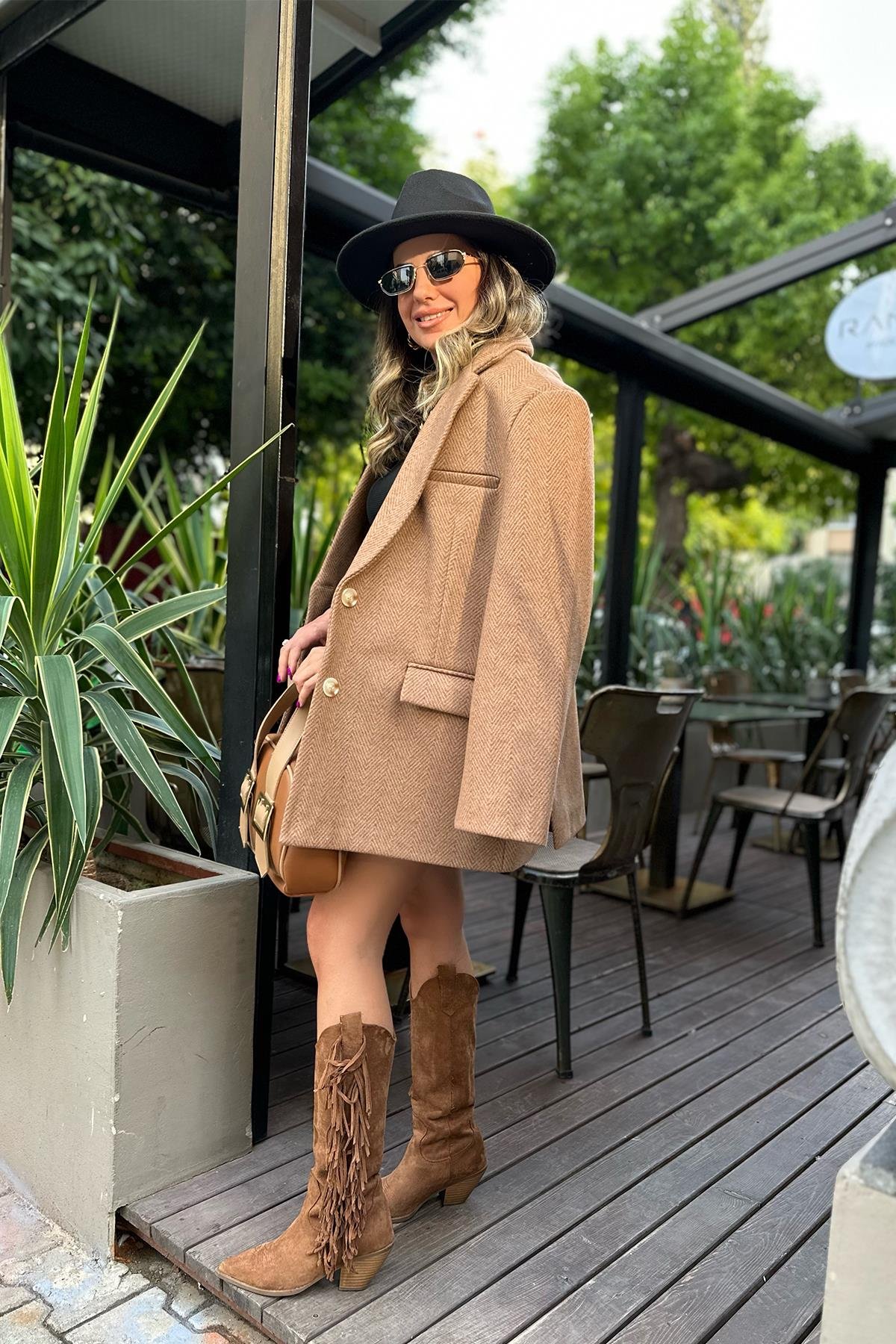 İki Düğmeli Balık Sırtı Kaşe Taba Ceket