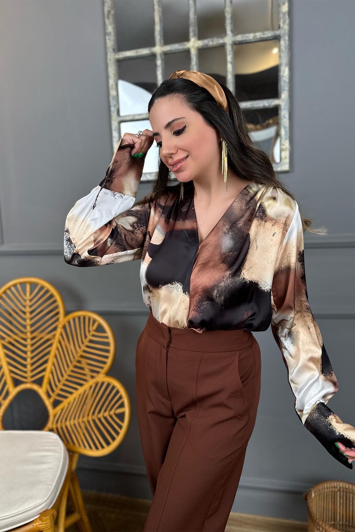 Kahve Desenli Kruvaze Bluz