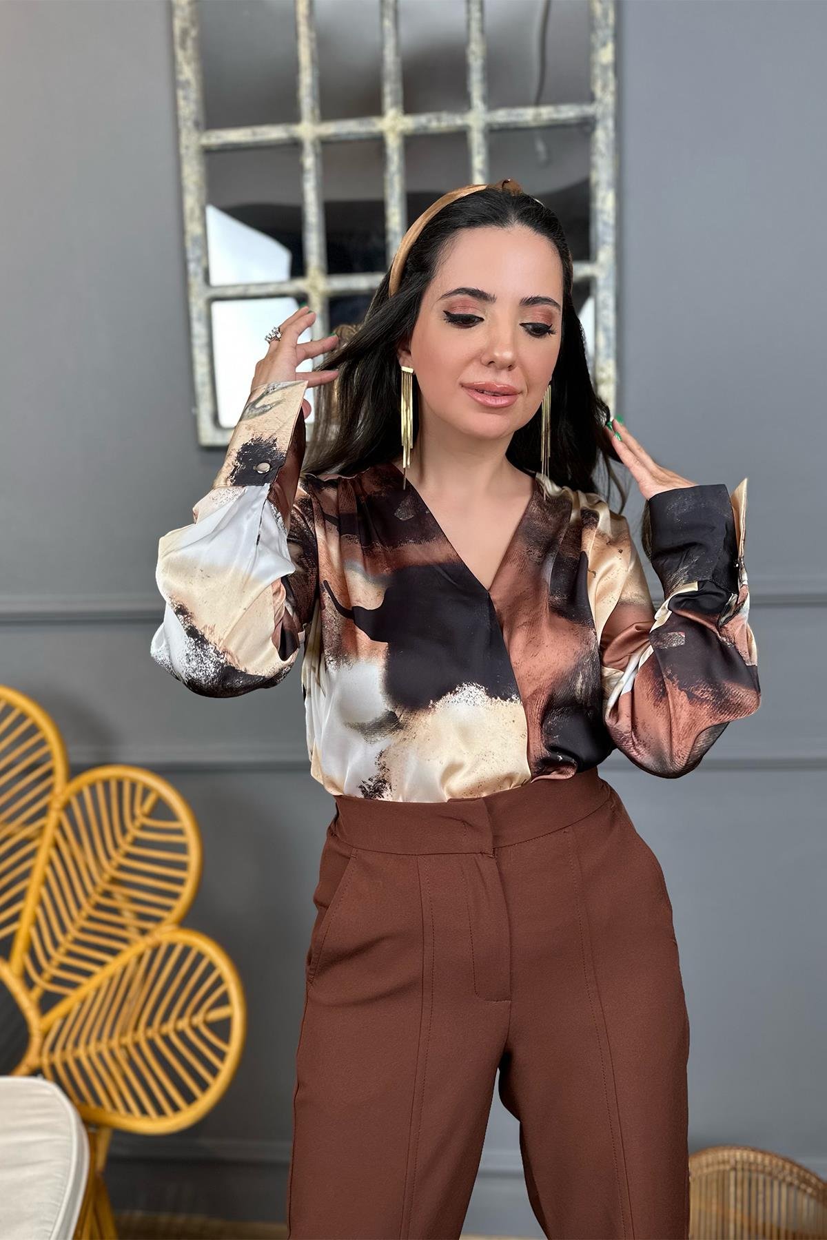 Kahve Desenli Kruvaze Bluz