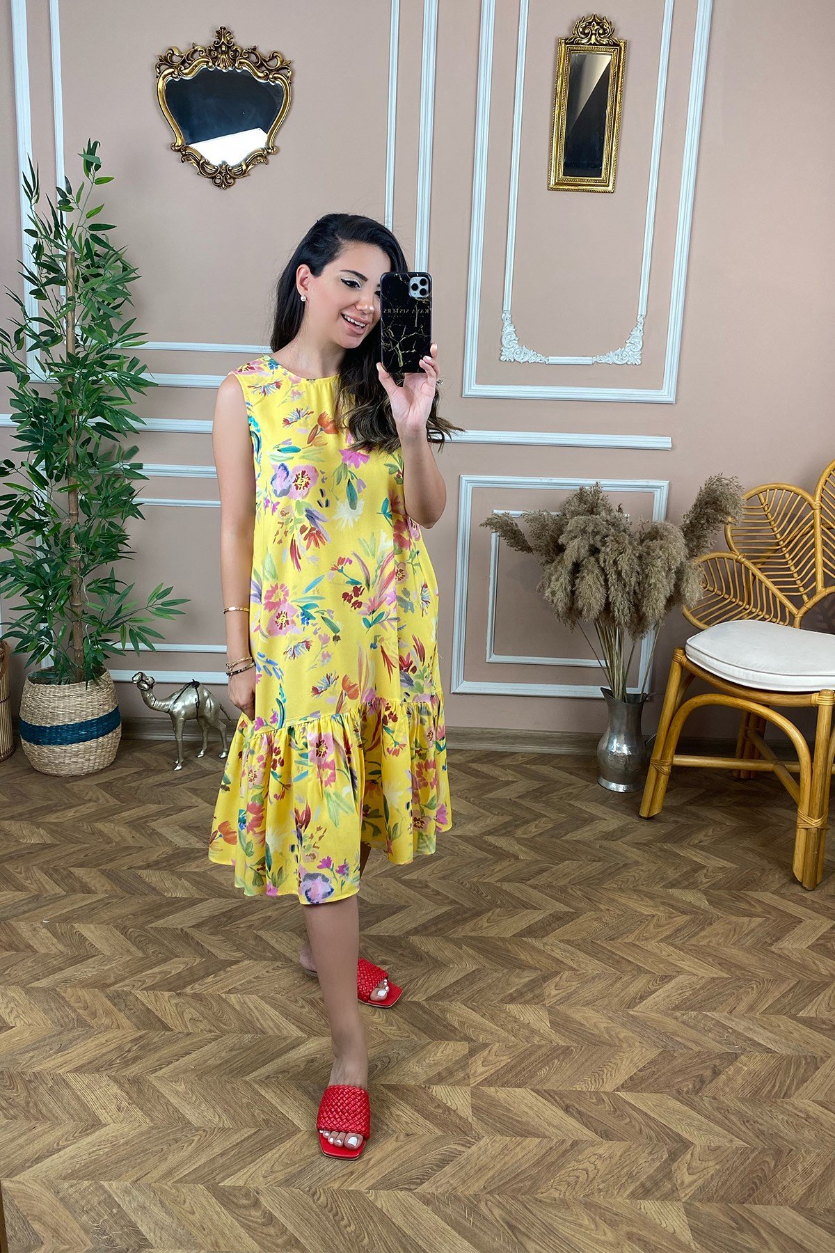 Kalın Askılı Sarı Çiçek Desenli Elbise