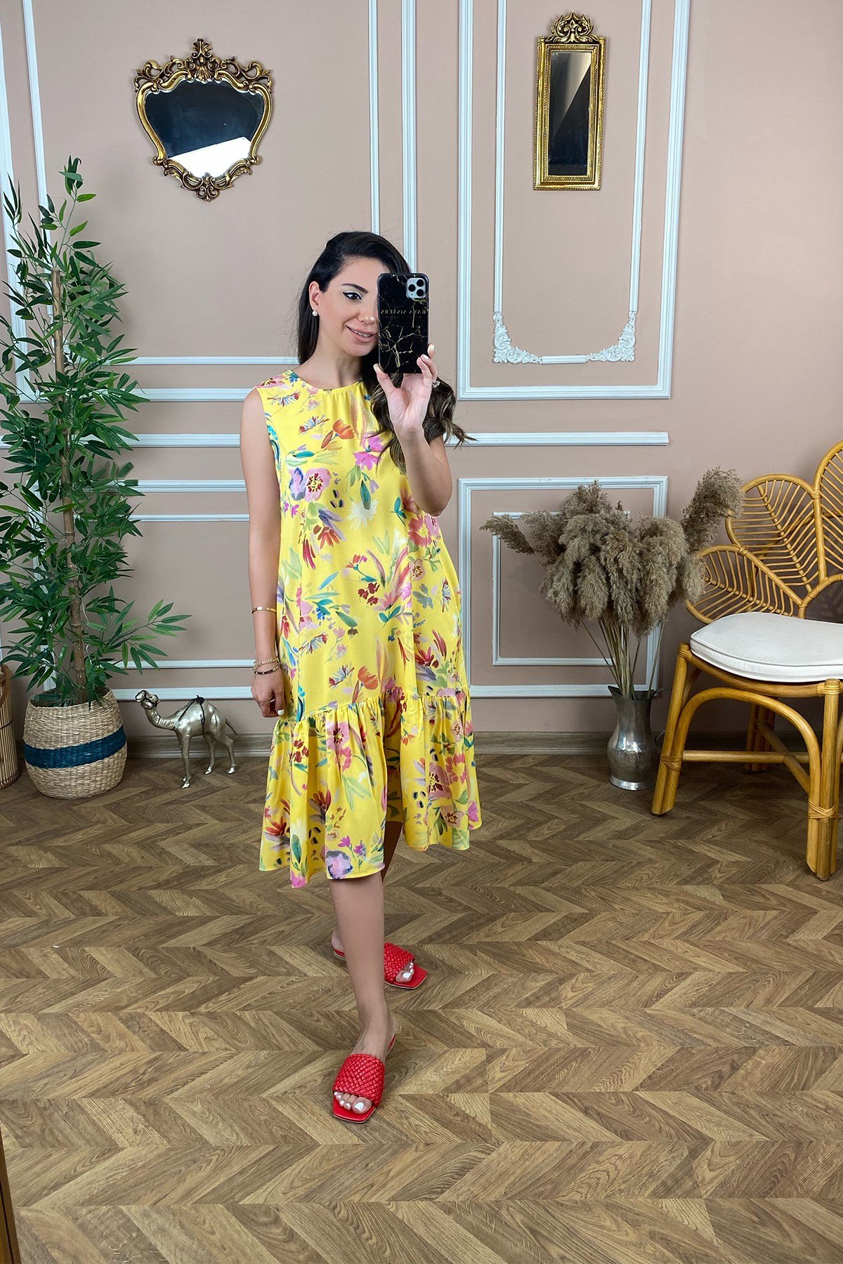 Kalın Askılı Sarı Çiçek Desenli Elbise