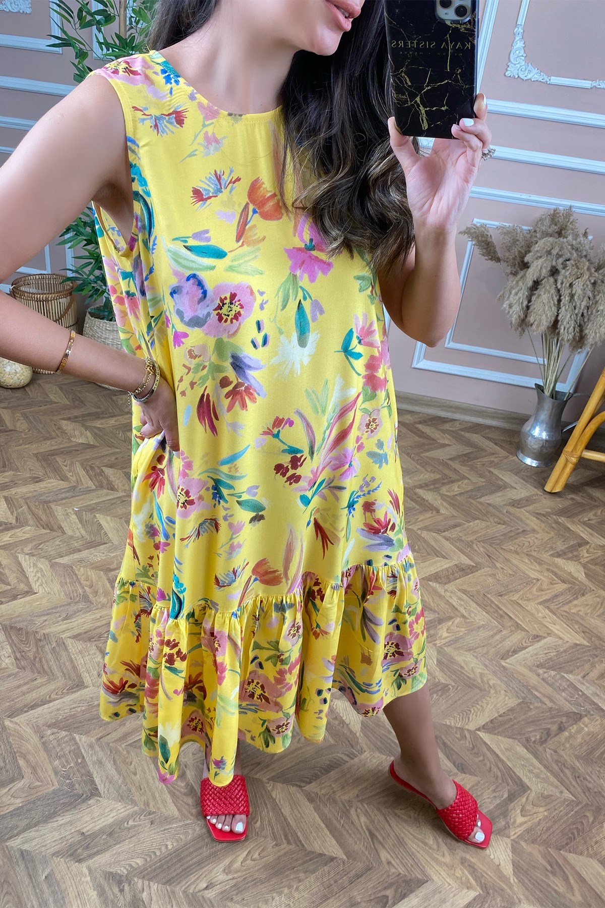 Kalın Askılı Sarı Çiçek Desenli Elbise