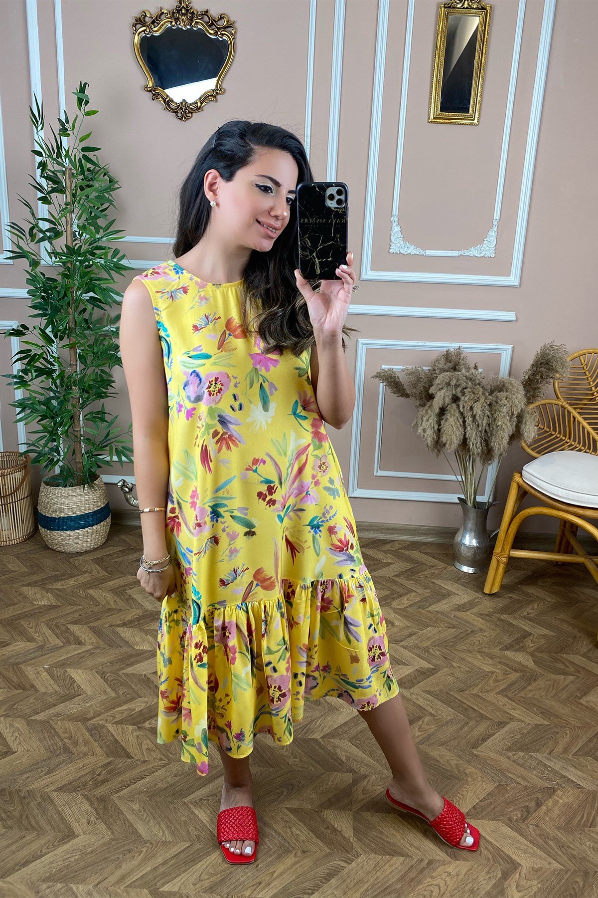 Kalın Askılı Sarı Çiçek Desenli Elbise