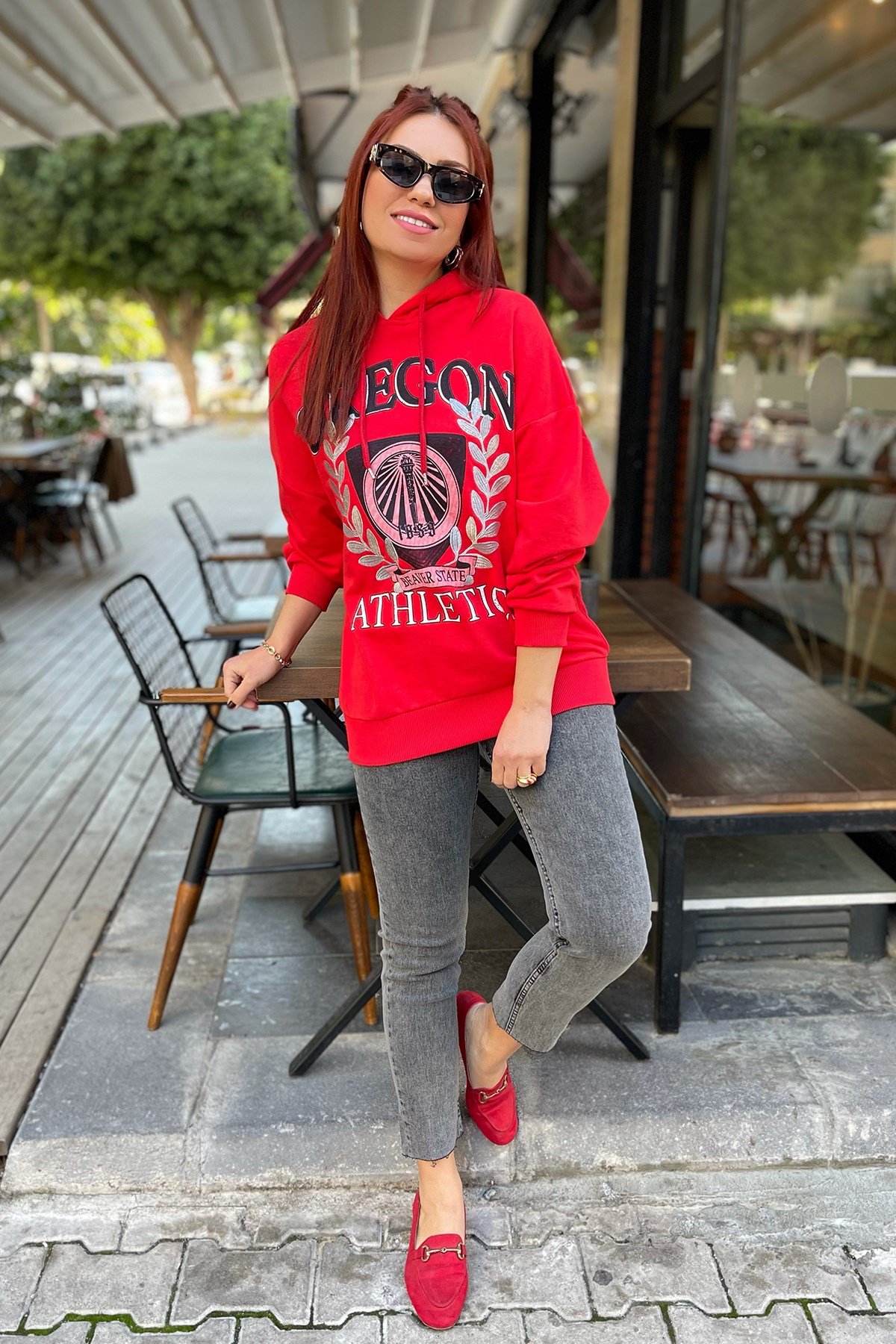 Kapşonlu Kırmızı  Sweatshirt