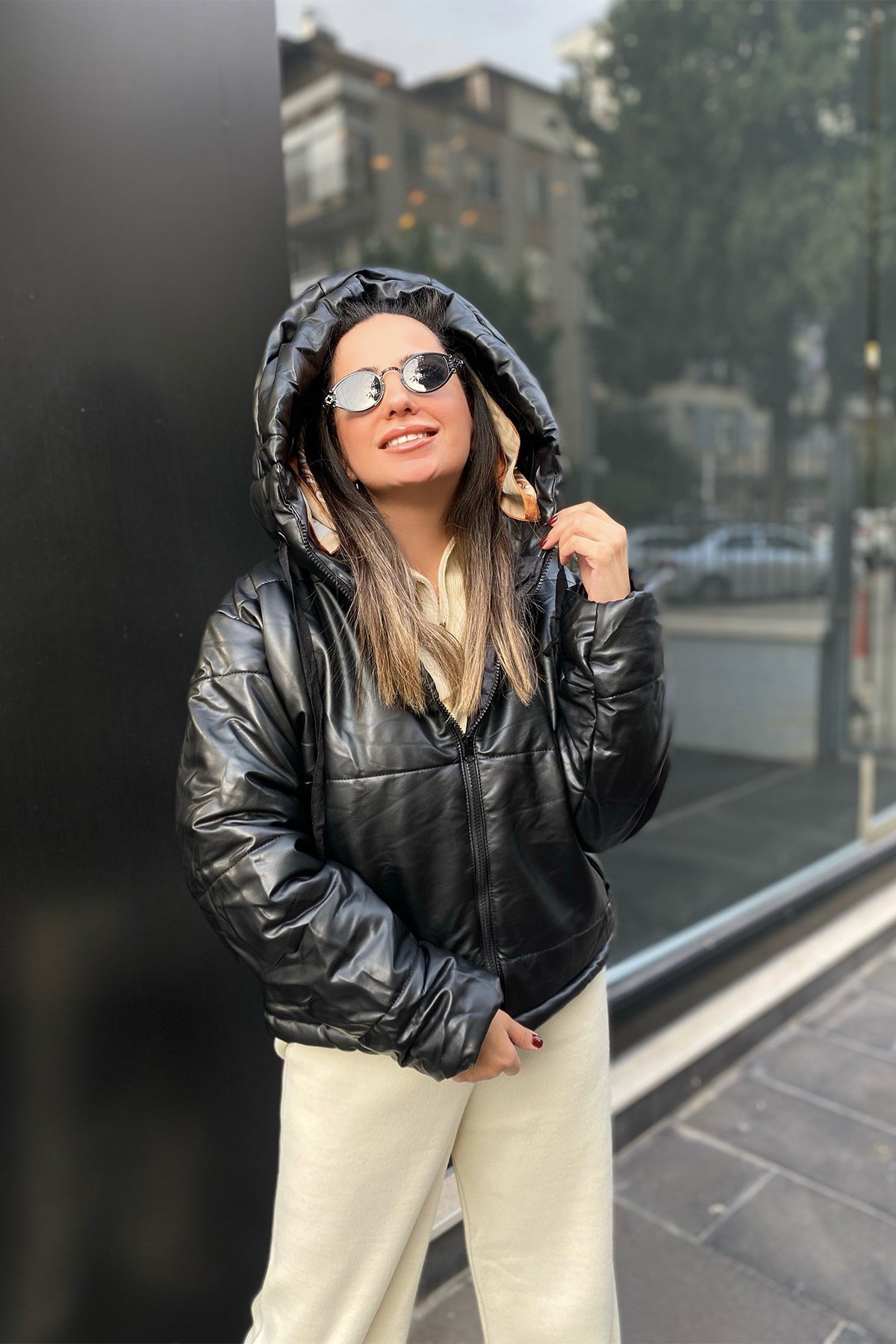Kapşonlu Oversize Siyah Deri Mont