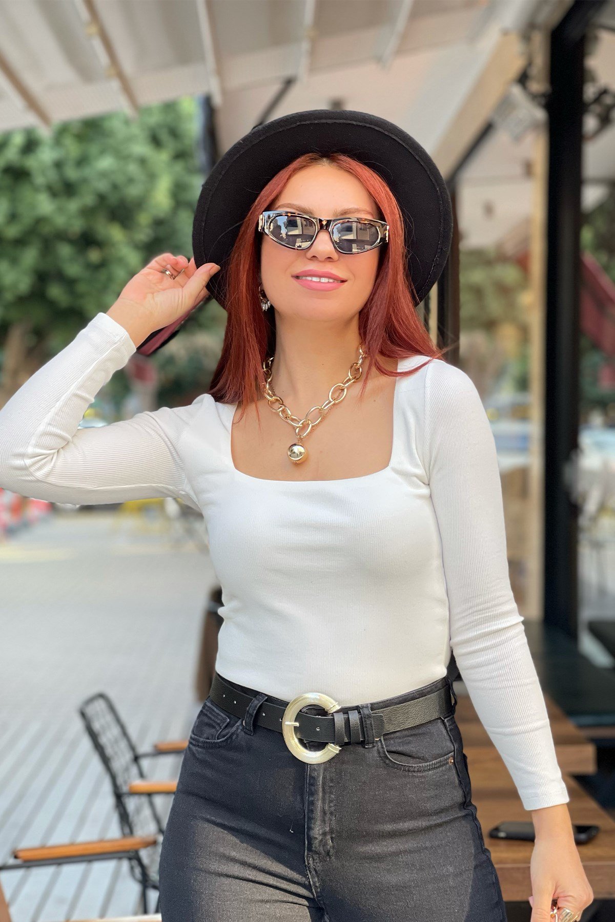 Kare Yaka Fitilli Beyaz Bluz 