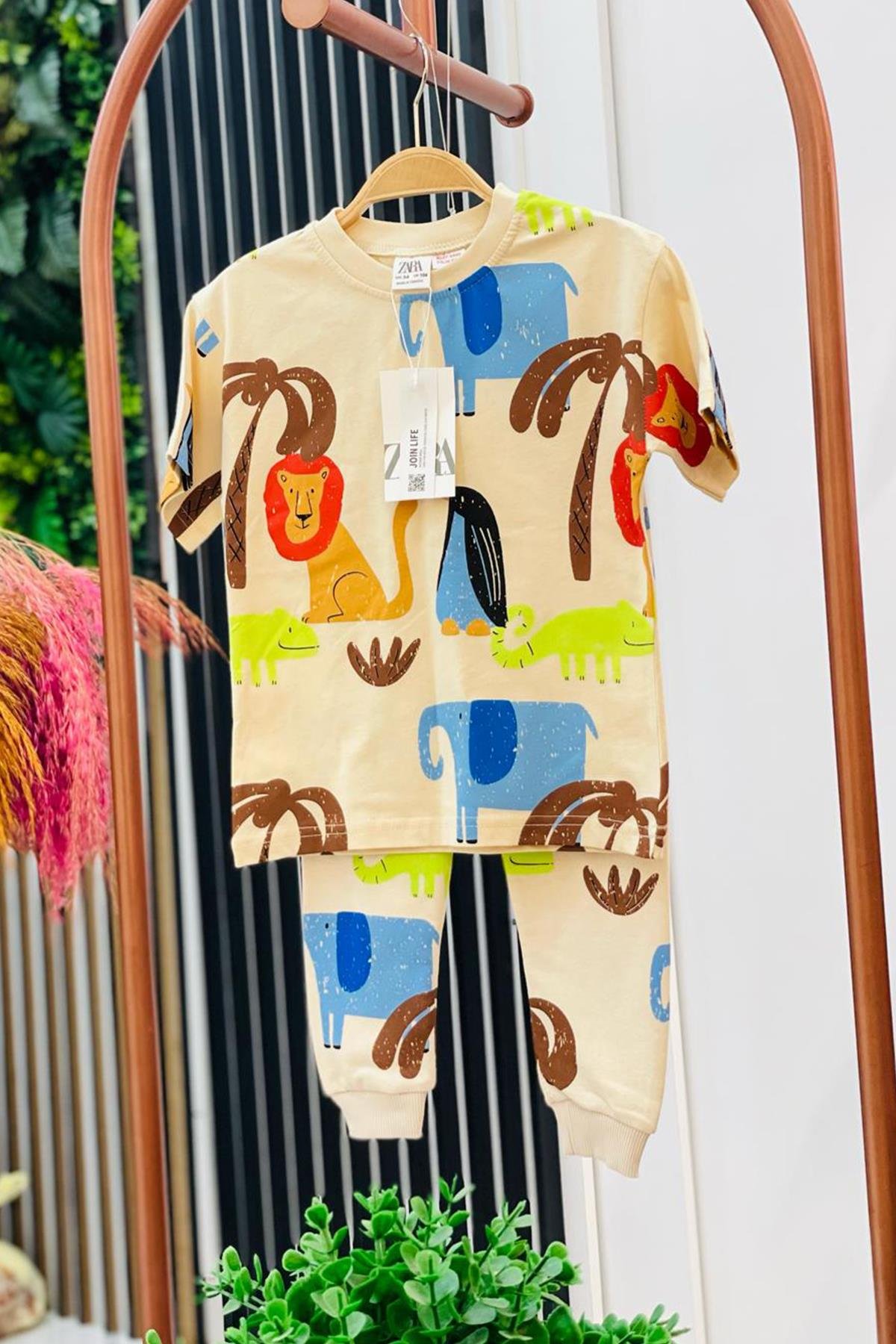 Kids Krem Üzeri Desenli Takım