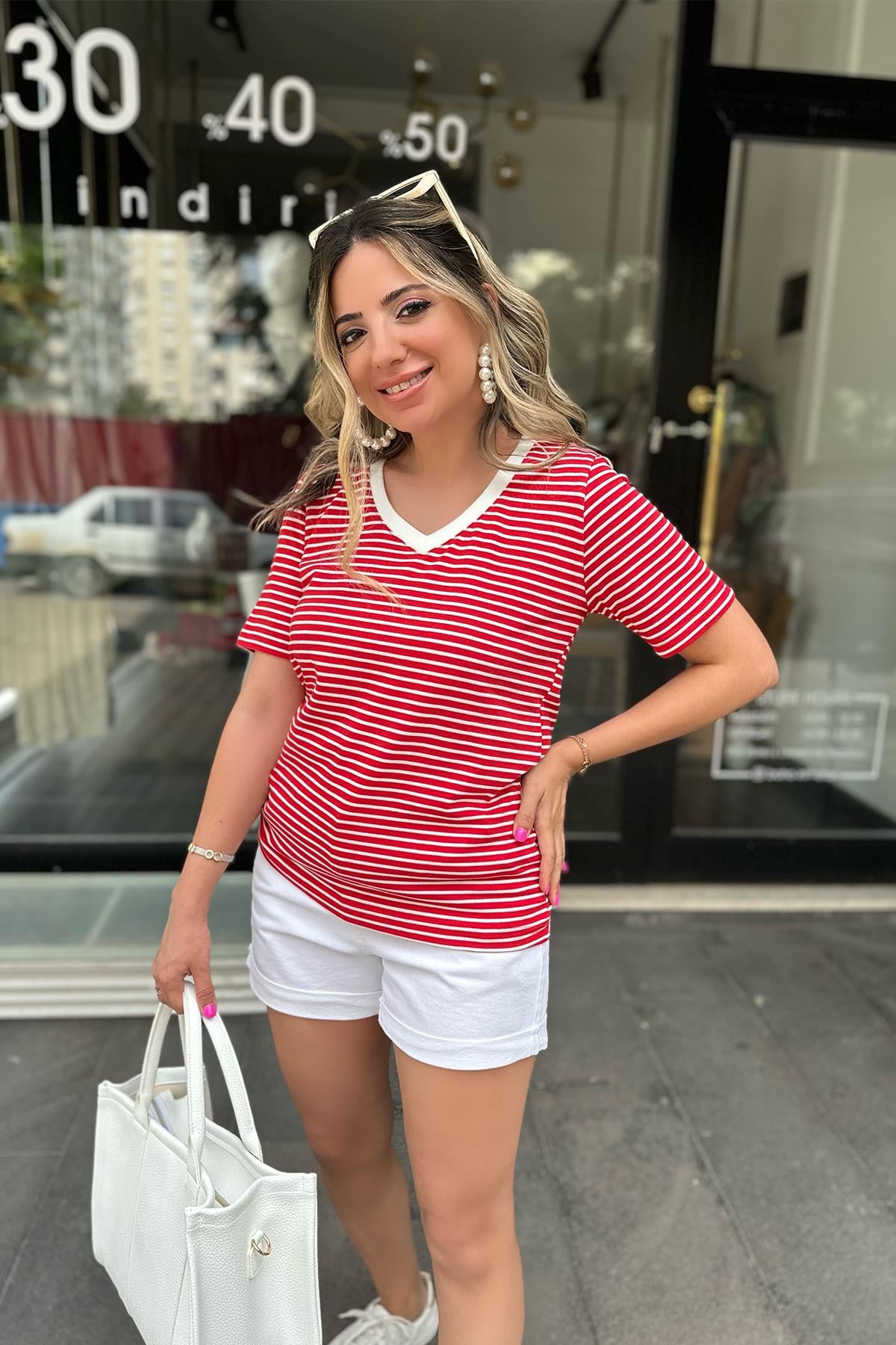 Kırmızı Çizgili V Yaka Tshirt