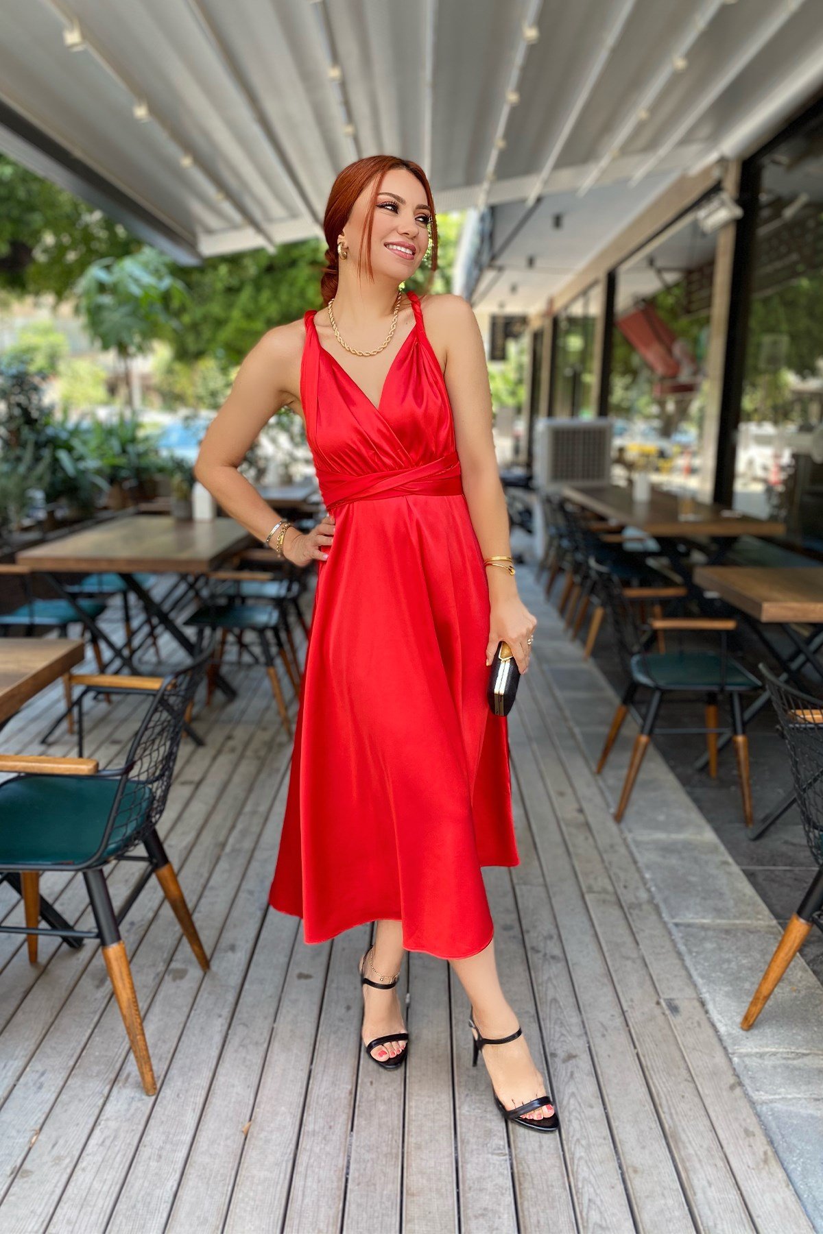 Kırmızı Sırt Dekolteli Saten Elbise