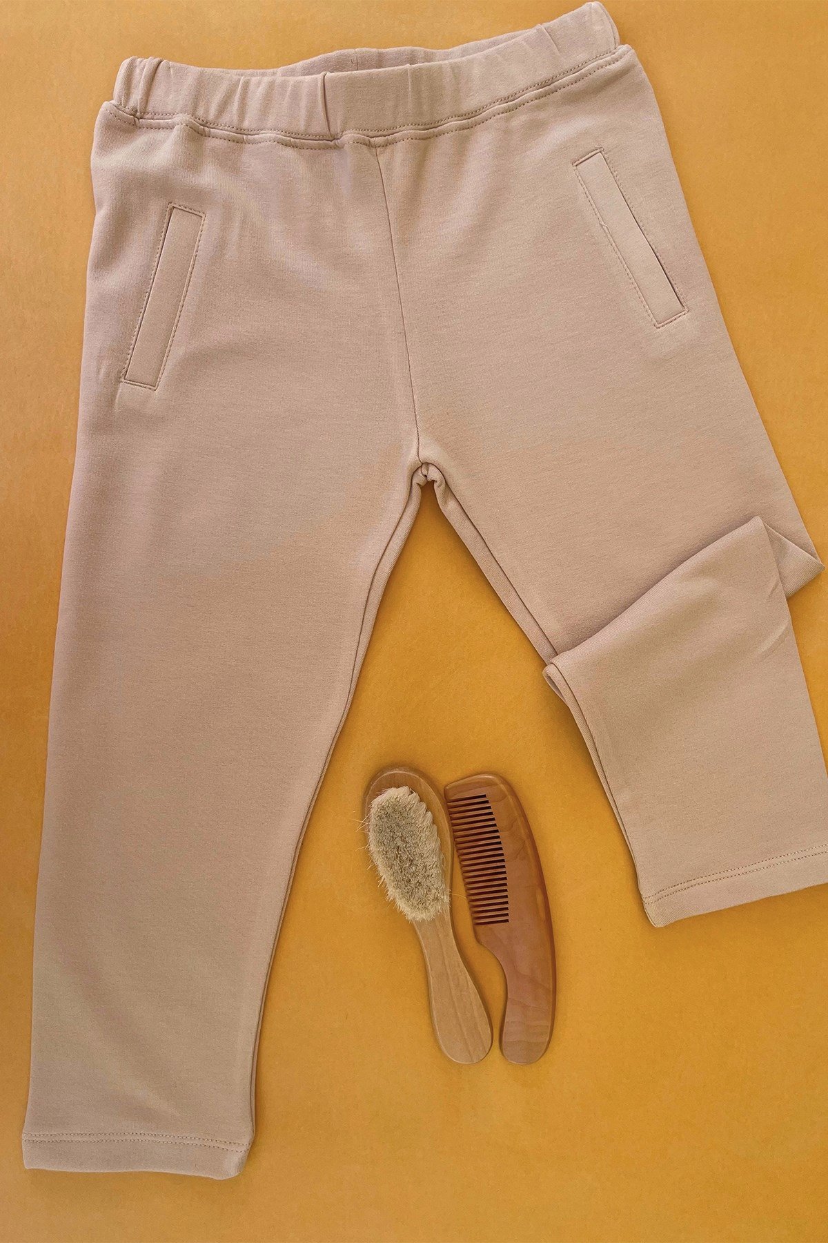 Kolları Fırfırlı Önü Baskılı Krem Rengi Takım