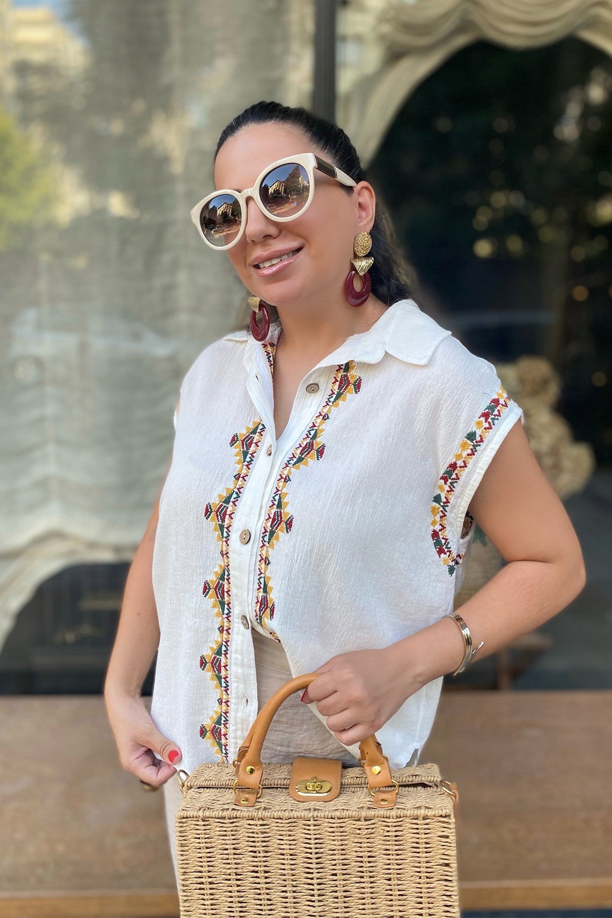 Kolsuz Nakış Detaylı Gömlek