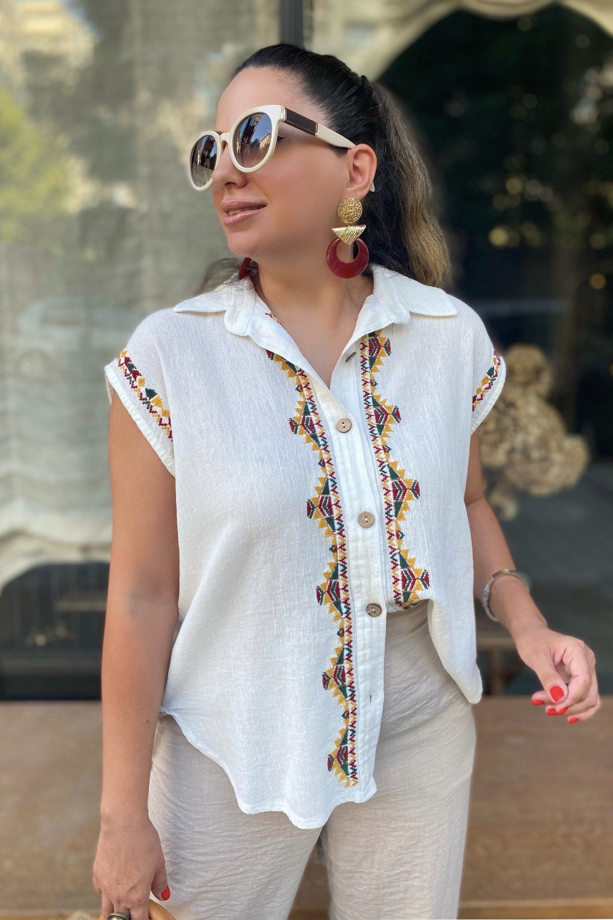 Kolsuz Nakış Detaylı Gömlek