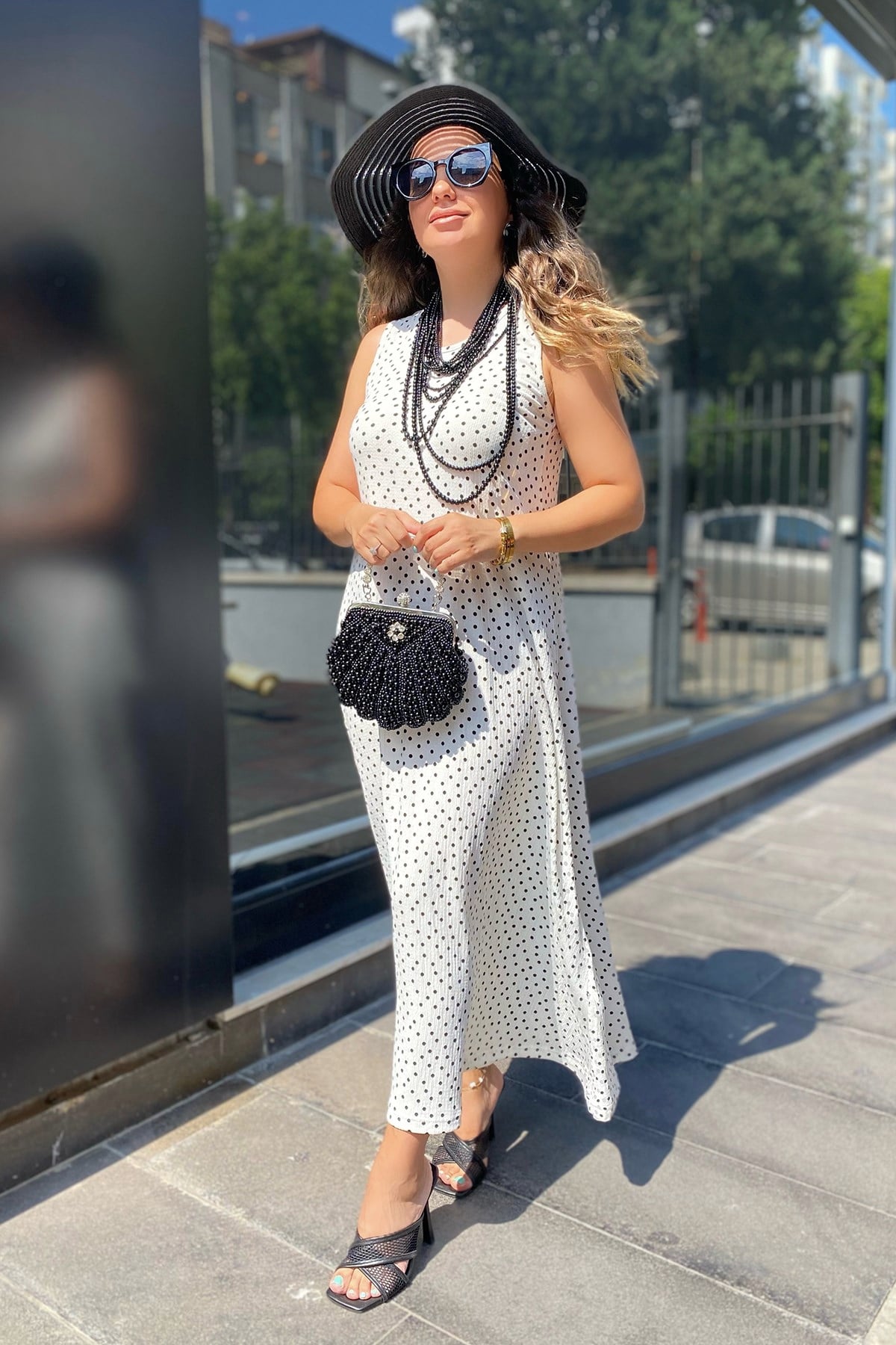 Kolsuz Uzun Puantiyeli Elbise