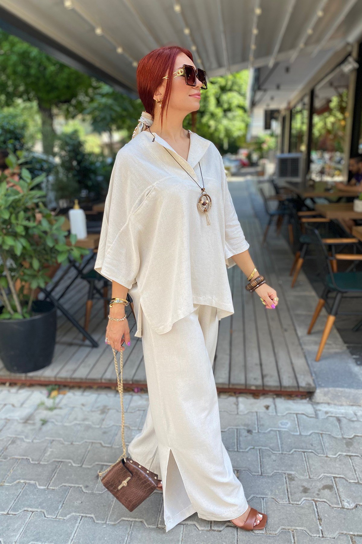 Kolye Detaylı Taş Rengi Keten Takım