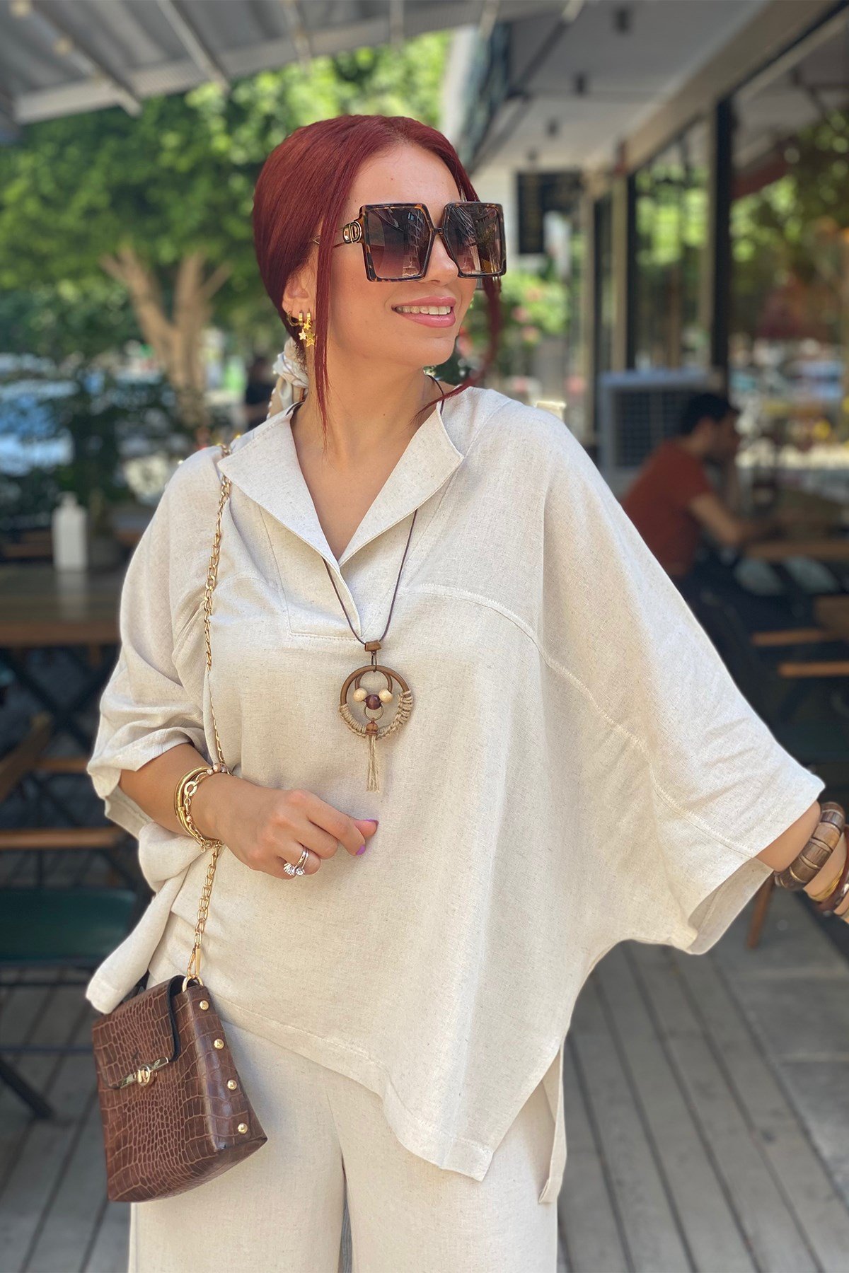 Kolye Detaylı Taş Rengi Keten Takım