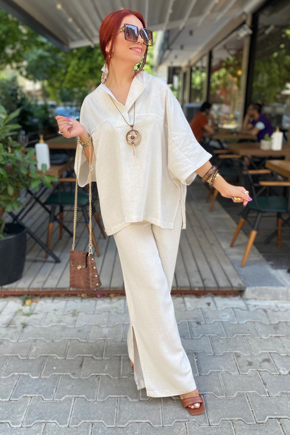 Kolye Detaylı Taş Rengi Keten Takım