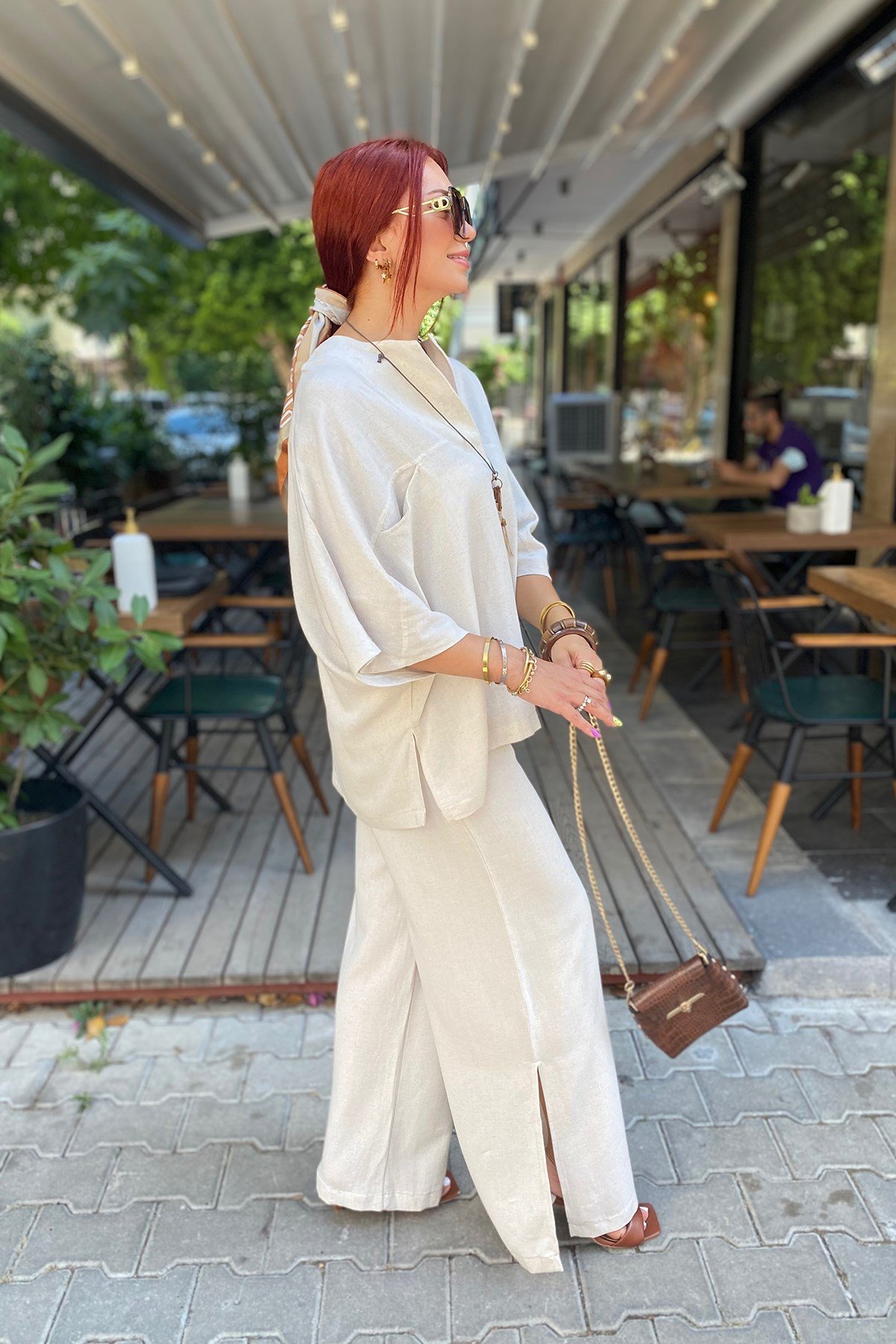 Kolye Detaylı Taş Rengi Keten Takım