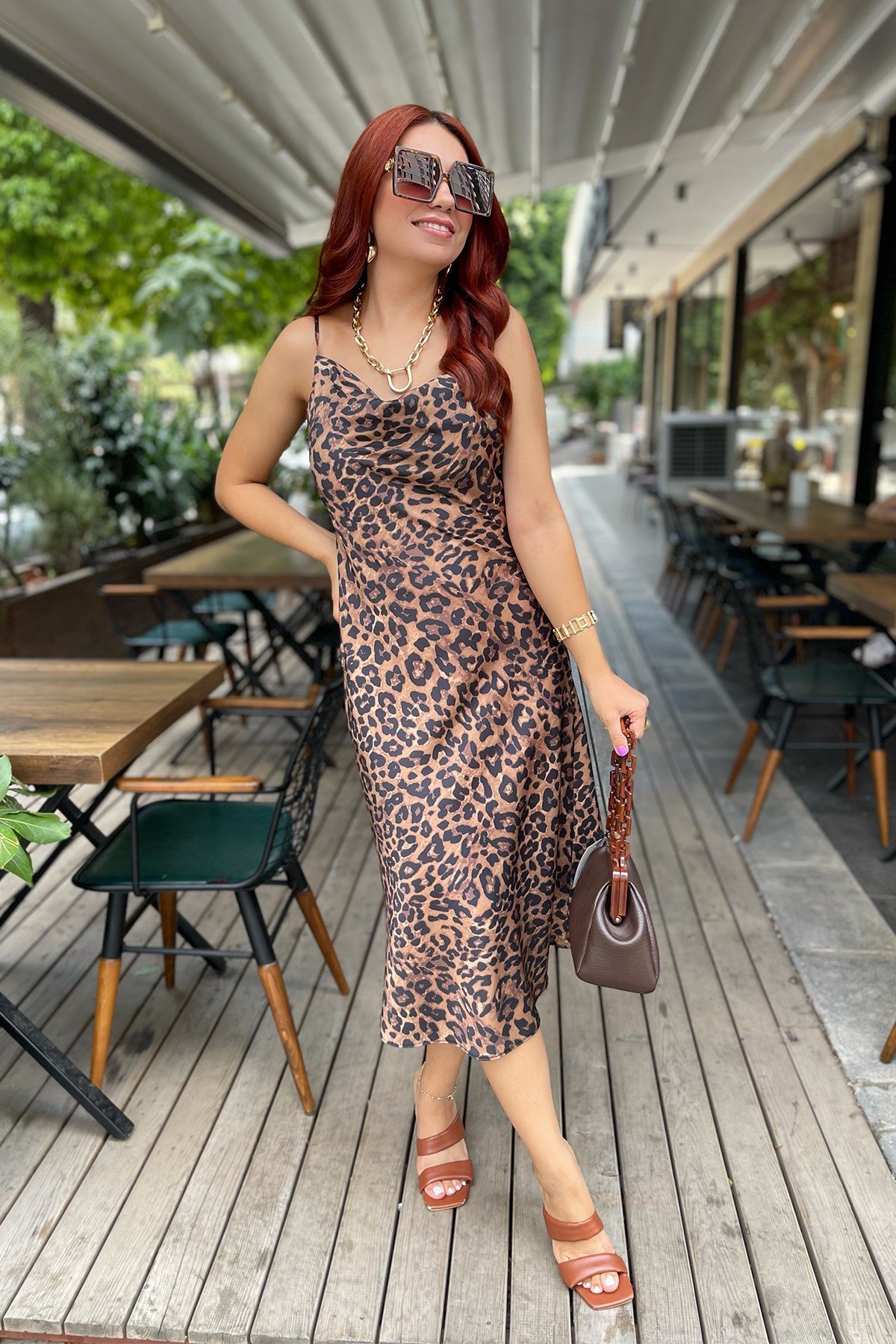 Koyu Leopar Desenli İp Askılı Degaje Yaka Saten Elbise