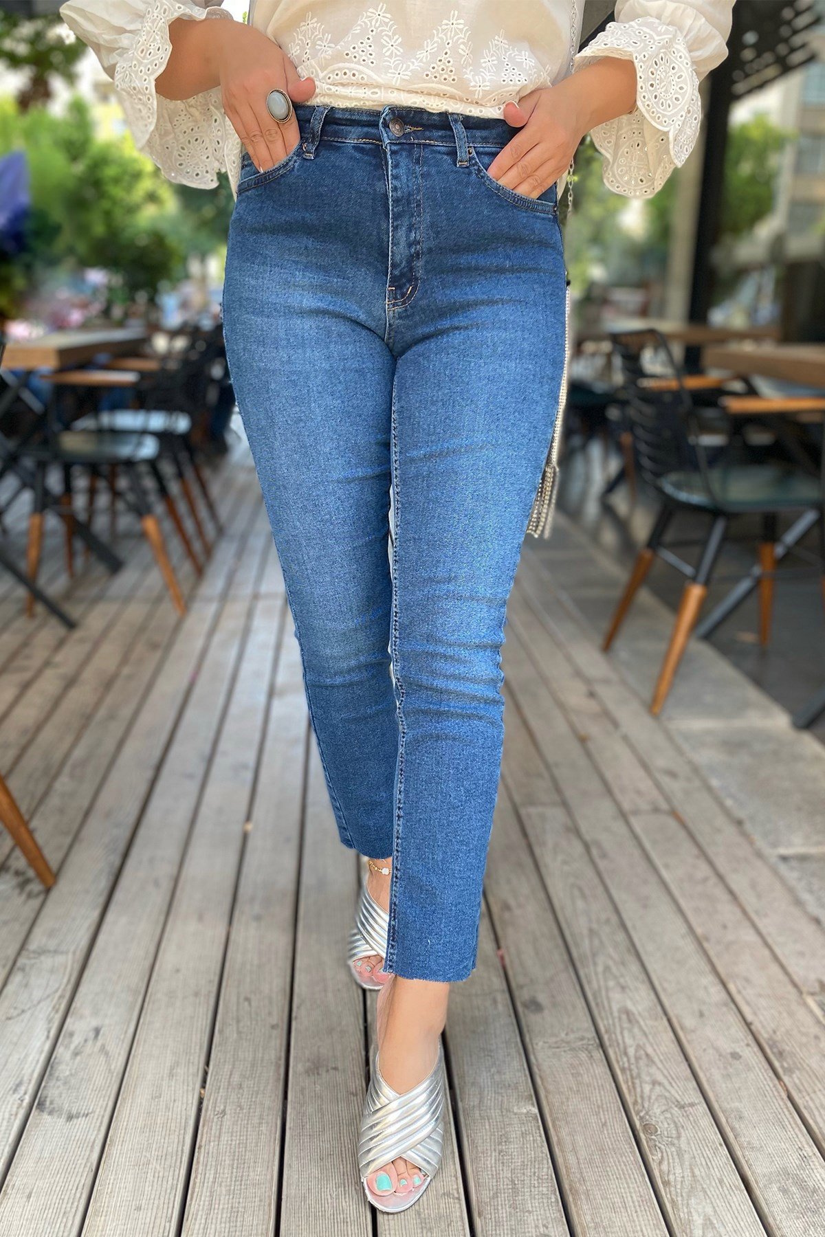 Koyu Renk Boy Fit Kesik Paça Kot Pantolon