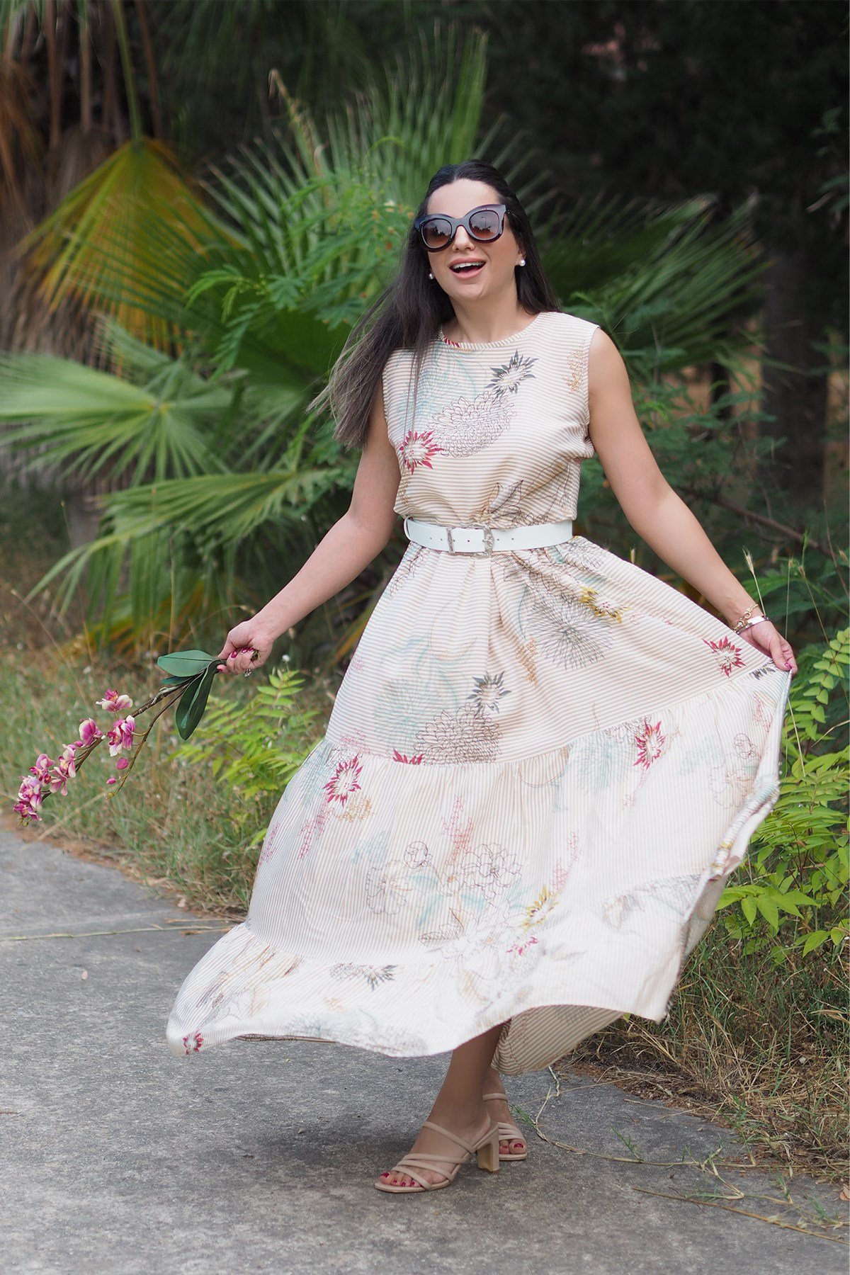 Krem Çizgili Çiçekli Kalın Askılı Elbise