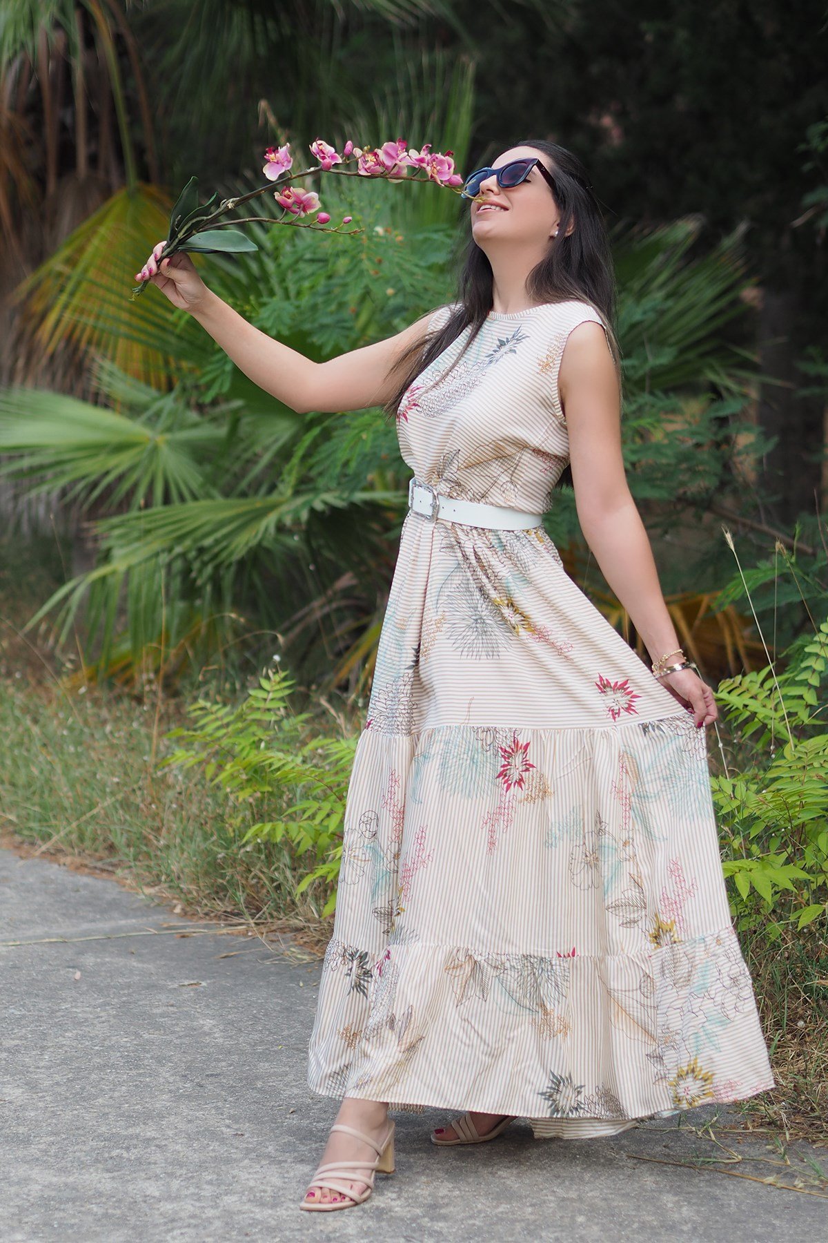 Krem Çizgili Çiçekli Kalın Askılı Elbise