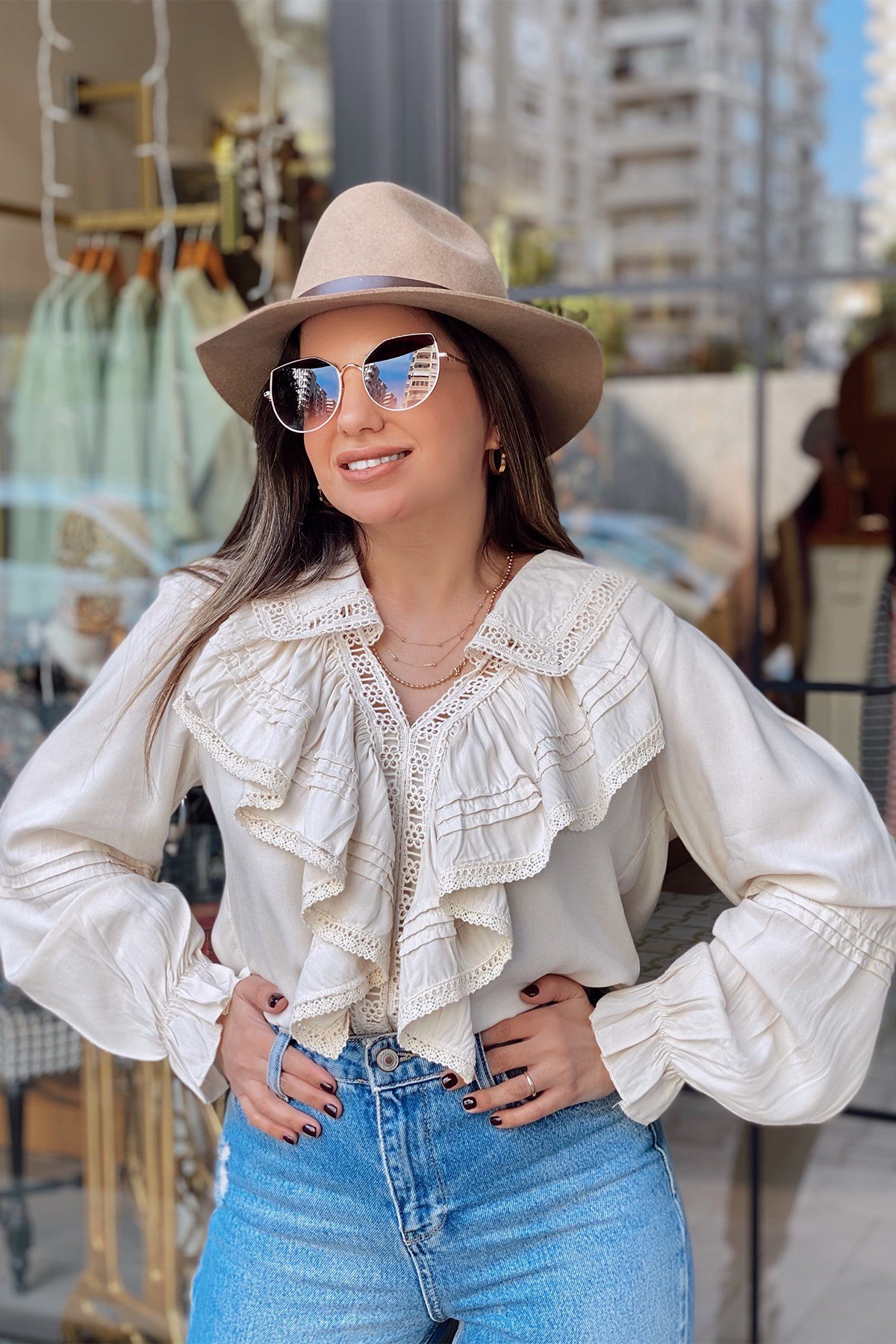 Krem Güpür Detay Volanlı Bluz