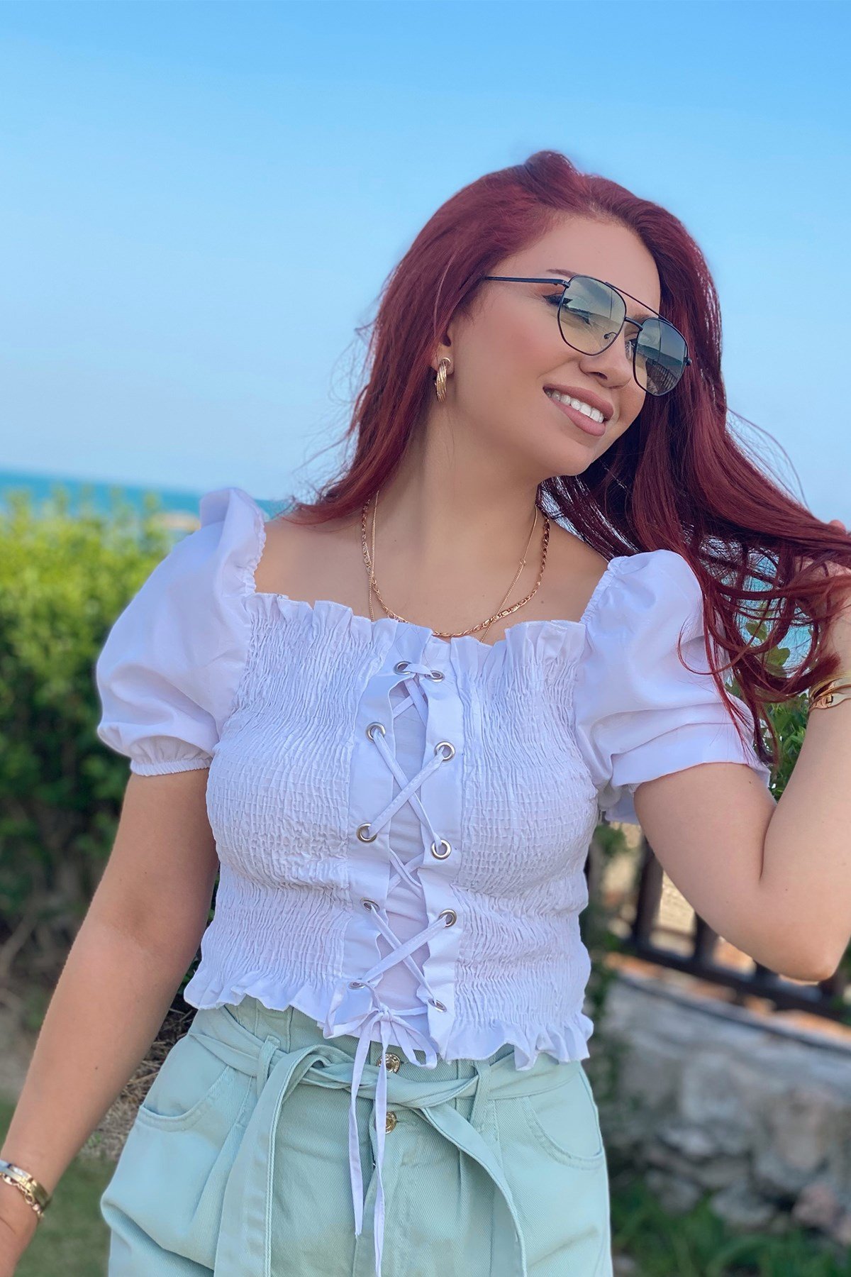 Kuşgözü Detaylı Beyaz Gipeli Bluz