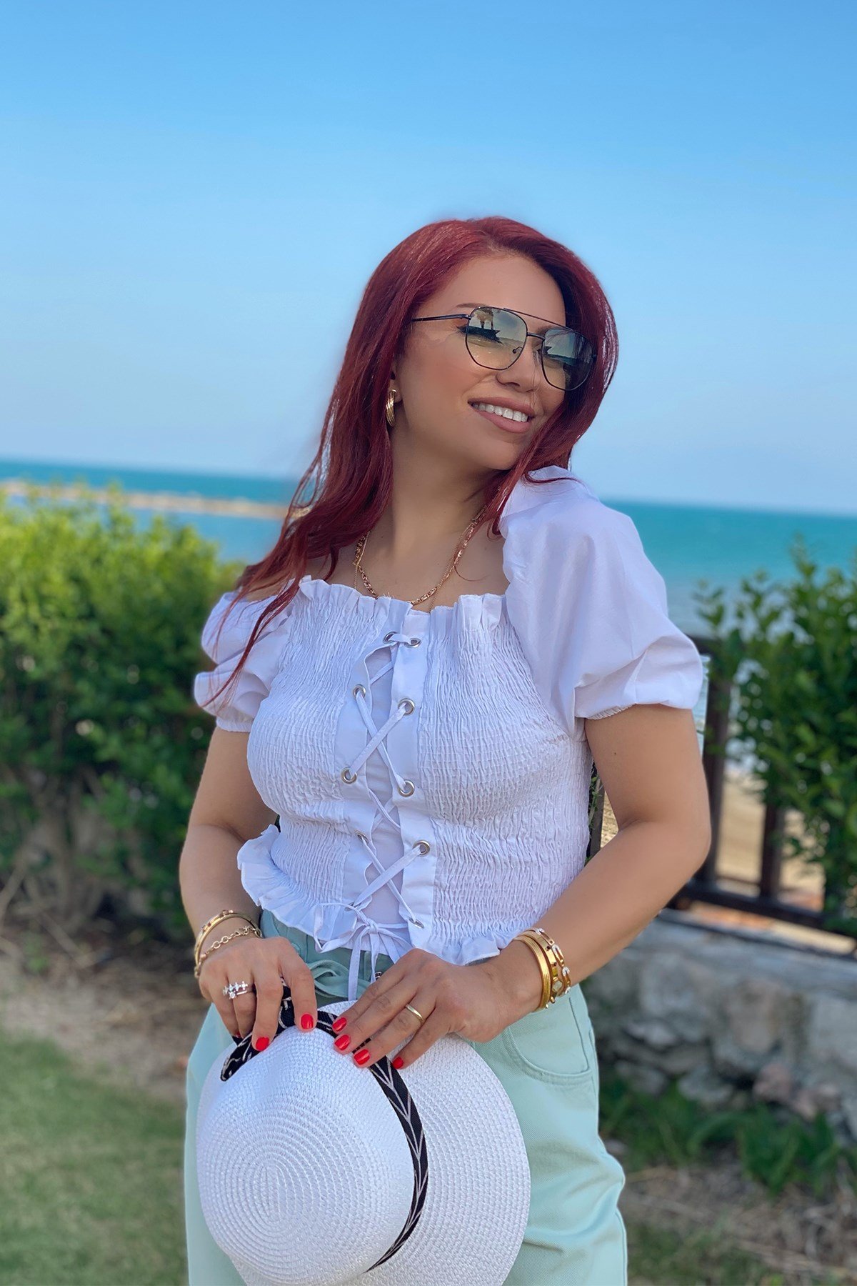 Kuşgözü Detaylı Beyaz Gipeli Bluz